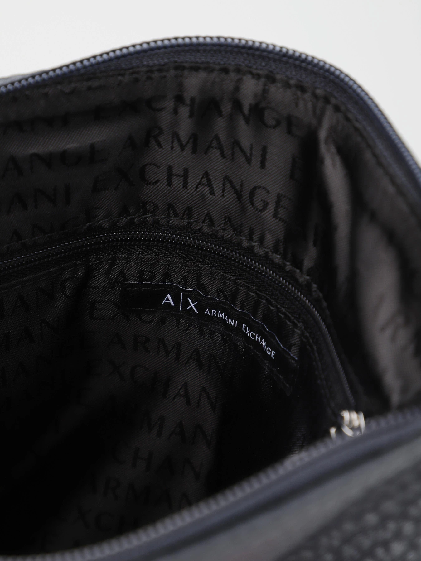 Сумки Armani Exchange модель 952652-CC828-00035 Сумки Armani Exchange модель 952652-CC828-00035 Фото