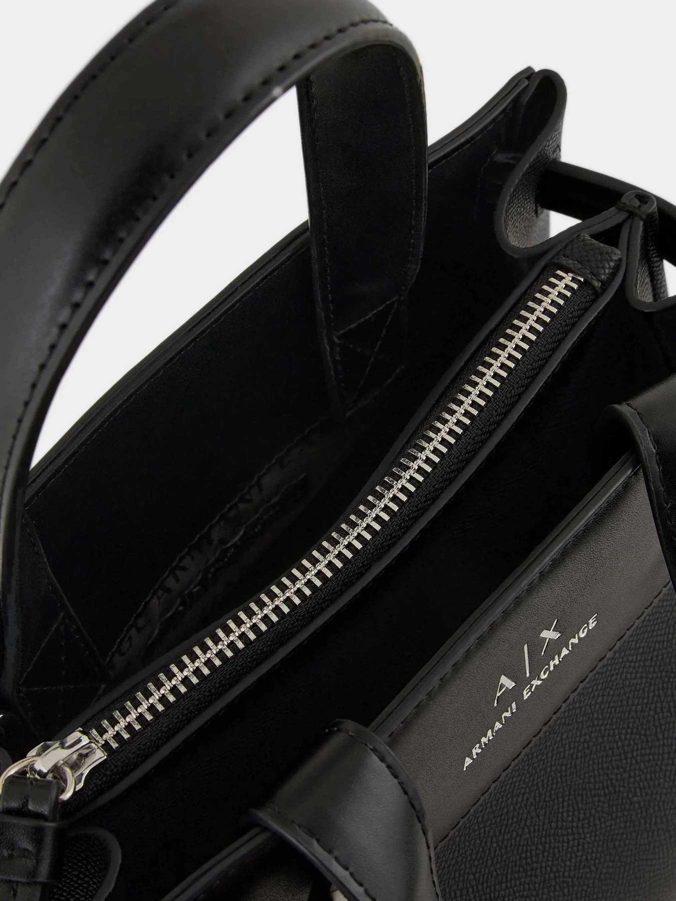 Сумки Armani Exchange модель 949136-4R755-00020 Фото