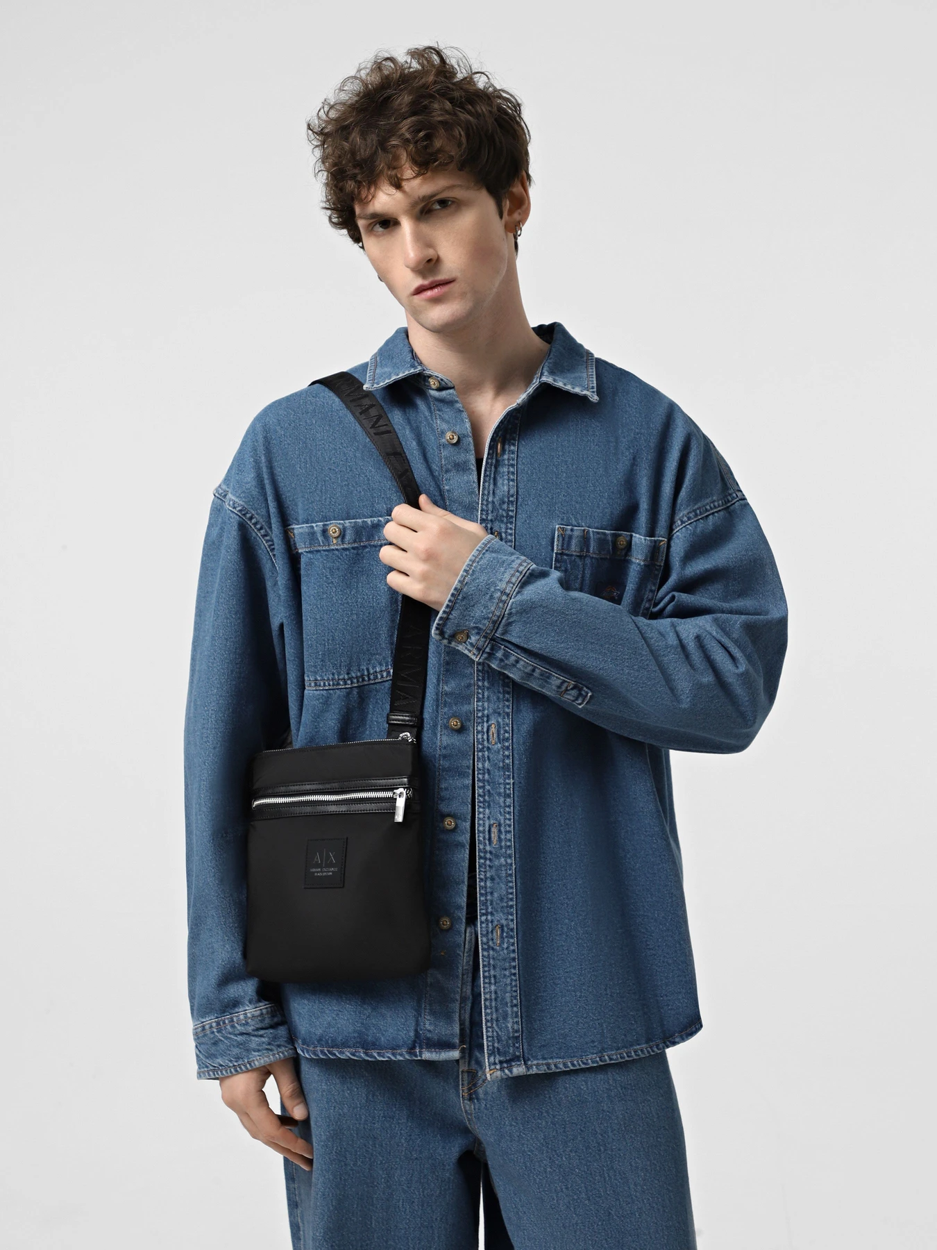 Сумки Armani Exchange модель XM000107-AF10406-UC001 Сумки Armani Exchange модель XM000107-AF10406-UC001 Фото