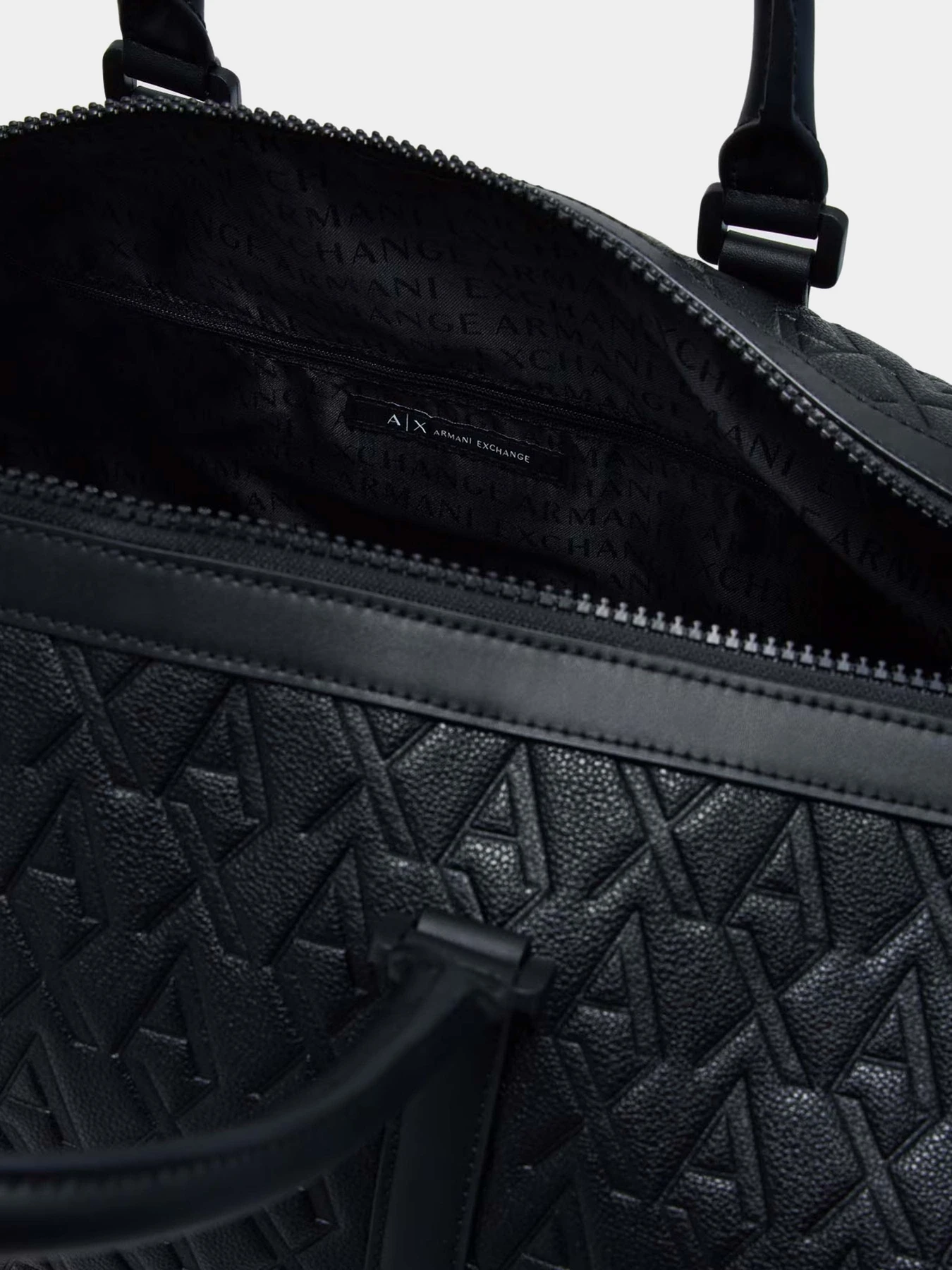 Дорожные сумки и чемоданы Armani Exchange модель XM000845-AF12133-UC001 Дорожные сумки и чемоданы Armani Exchange модель XM000845-AF12133-UC001 Фото