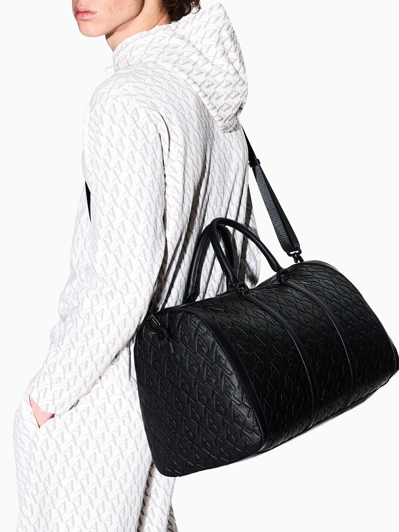 Дорожные сумки и чемоданы Armani Exchange модель XM000845-AF12133-UC001 Дорожные сумки и чемоданы Armani Exchange модель XM000845-AF12133-UC001 Фото