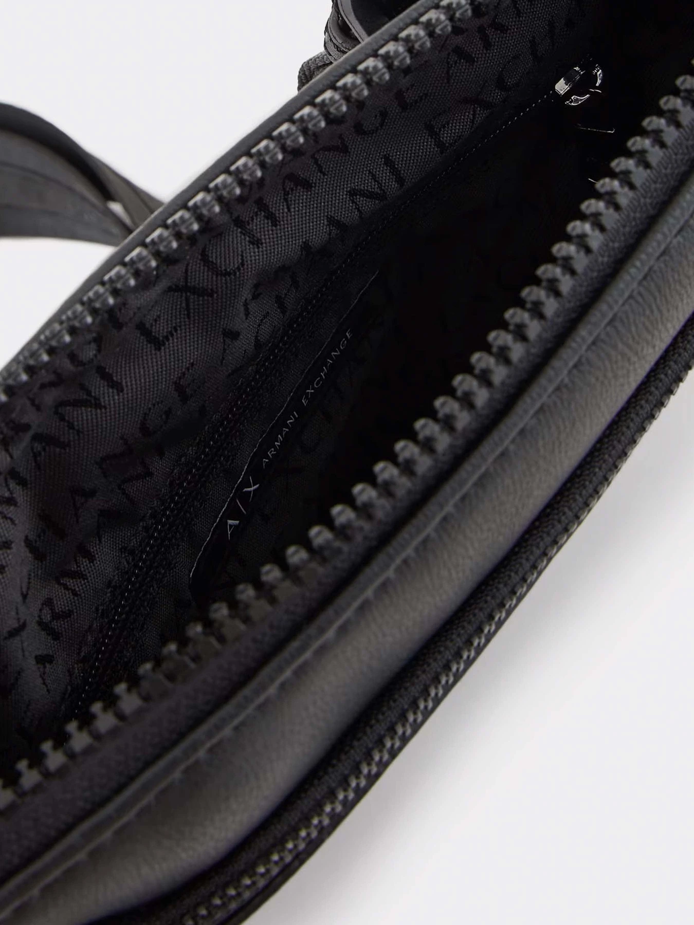 Сумки Armani Exchange модель XM000144-AF11925-UC001 Фото