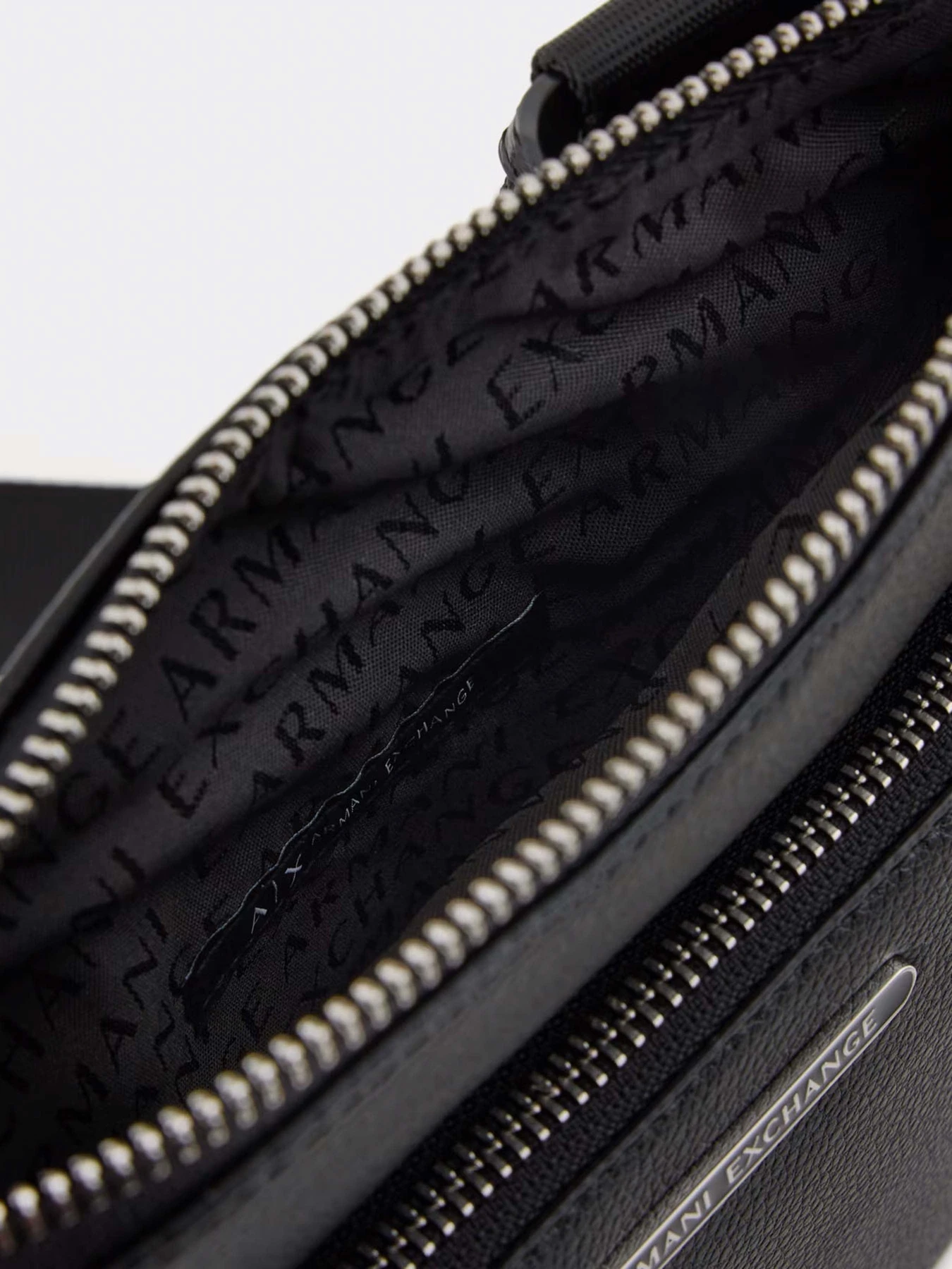 Сумки Armani Exchange модель XM000846-AF12134-UC001 Сумки Armani Exchange модель XM000846-AF12134-UC001 Фото