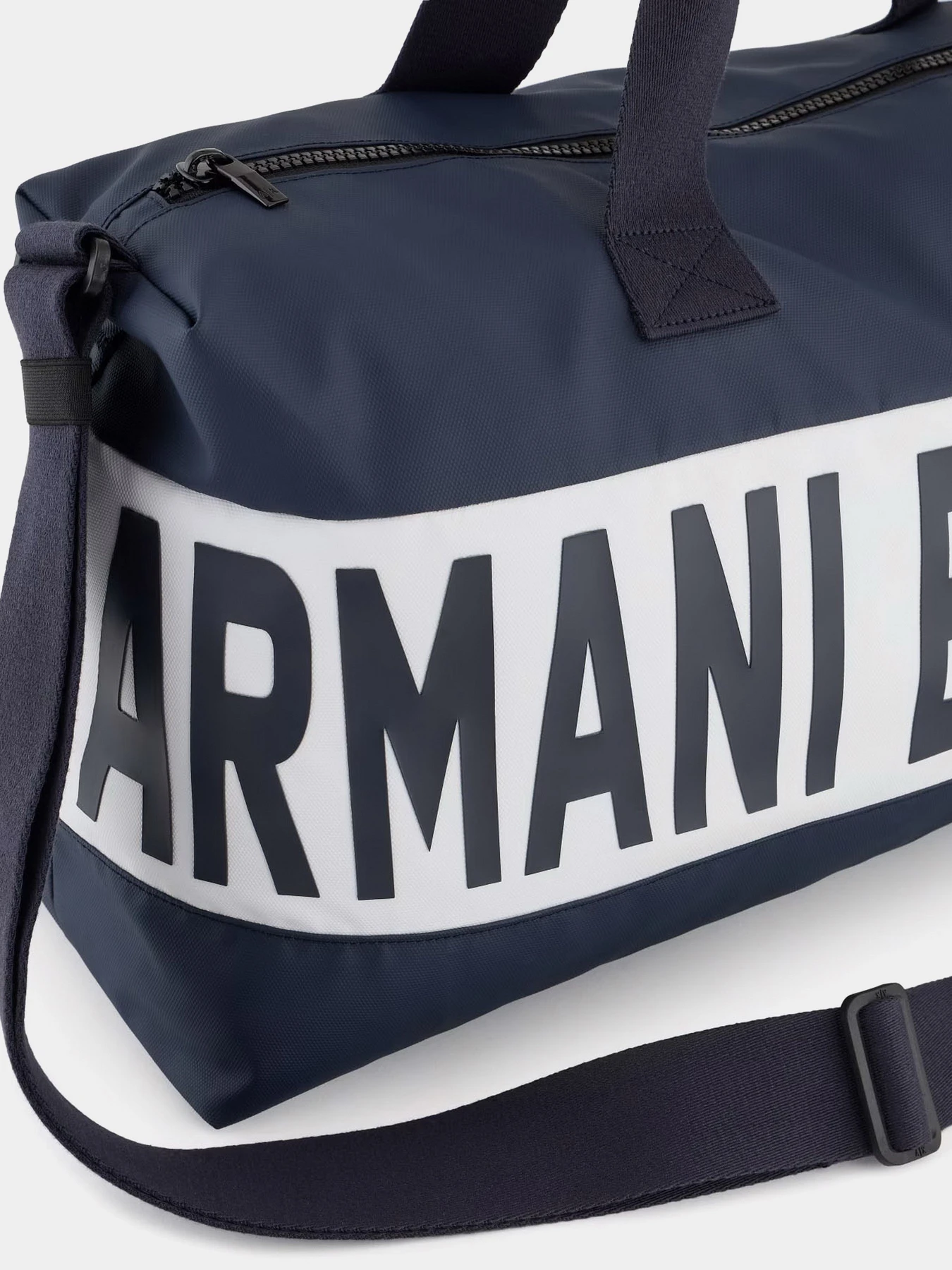 Дорожные сумки и чемоданы Armani Exchange модель XM000592-AF12100-MB106 Дорожные сумки и чемоданы Armani Exchange модель XM000592-AF12100-MB106 Фото