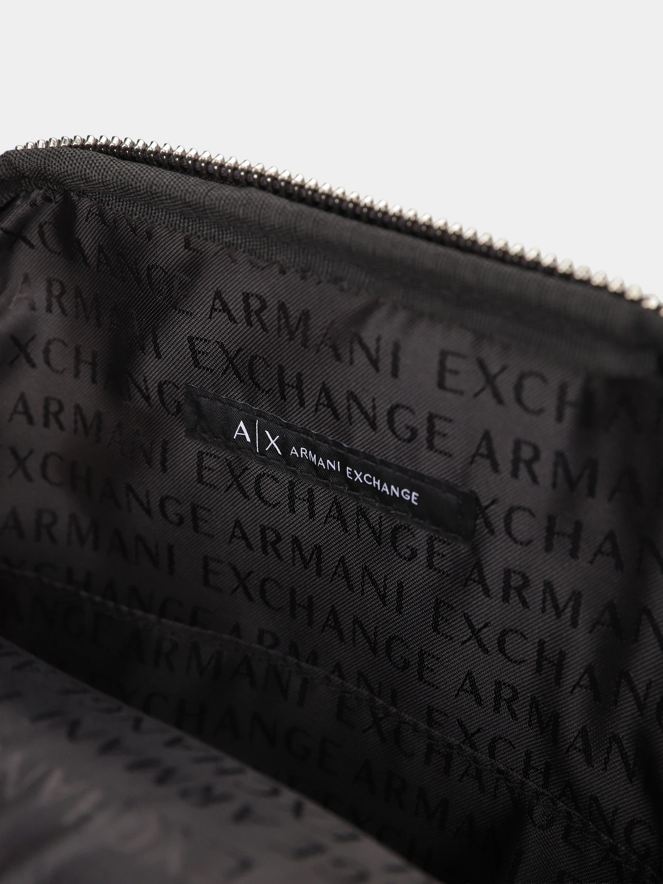 Сумки Armani Exchange модель XM000843-AF12134-UB101 Фото