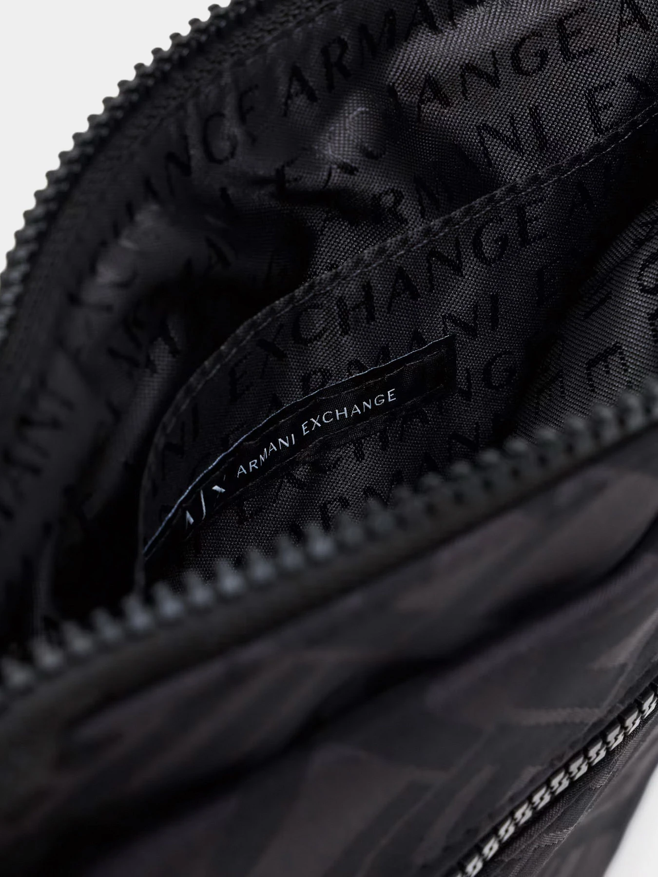 Сумки Armani Exchange модель XM000854-AF13926-FC013 Сумки Armani Exchange модель XM000854-AF13926-FC013 Фото