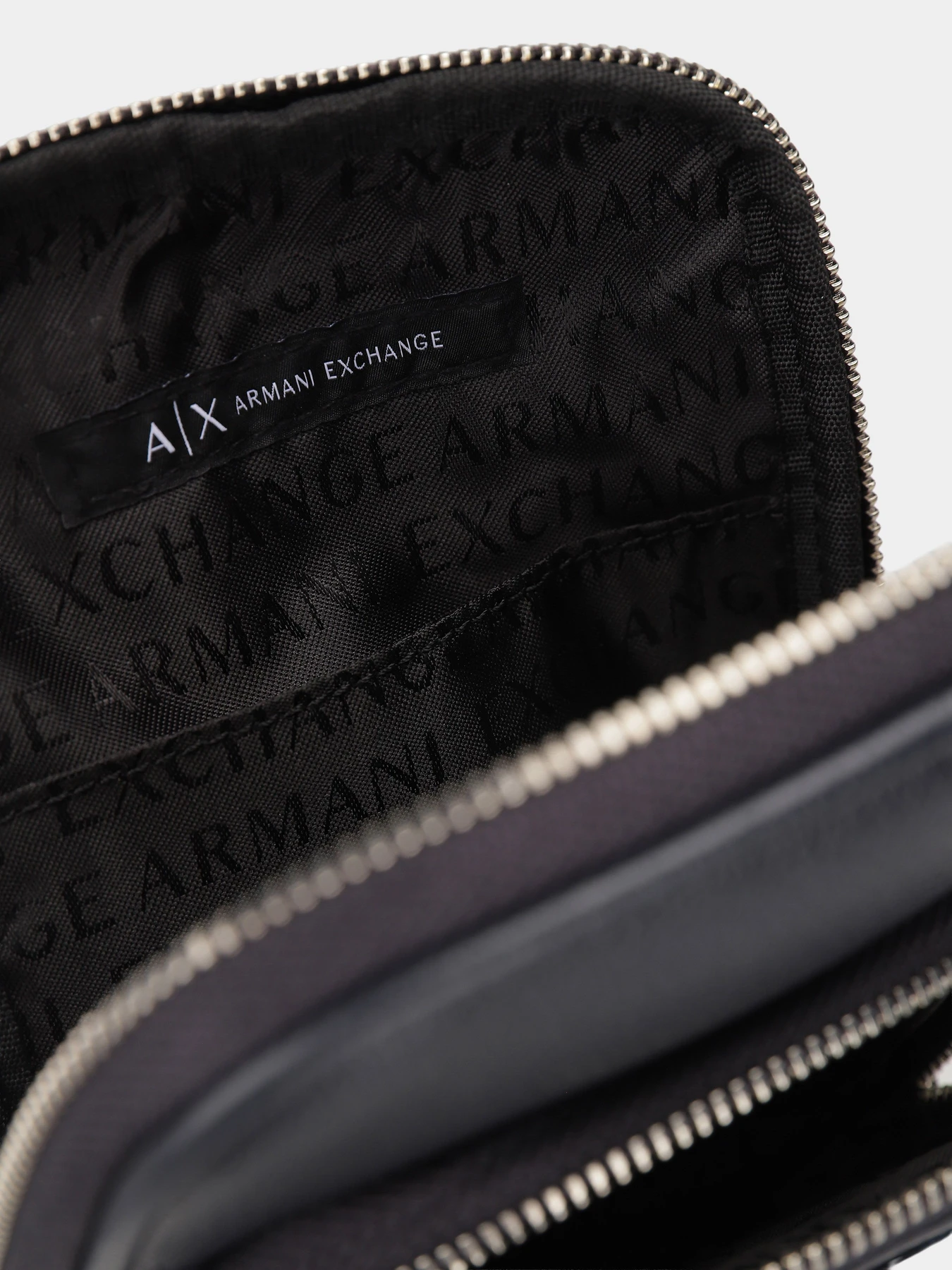 Сумки Armani Exchange модель XM001258-AF12134-UB101 Фото