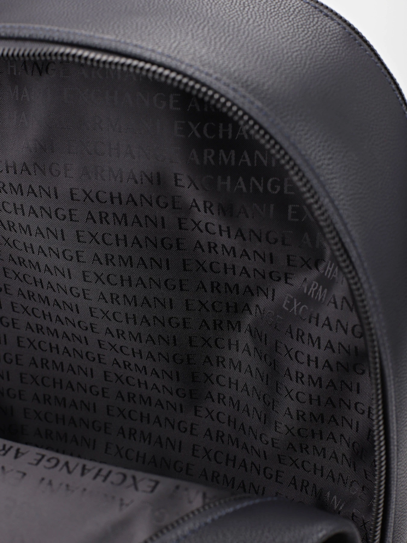 Рюкзаки Armani Exchange модель XM001596-AF17090-UB101 Фото