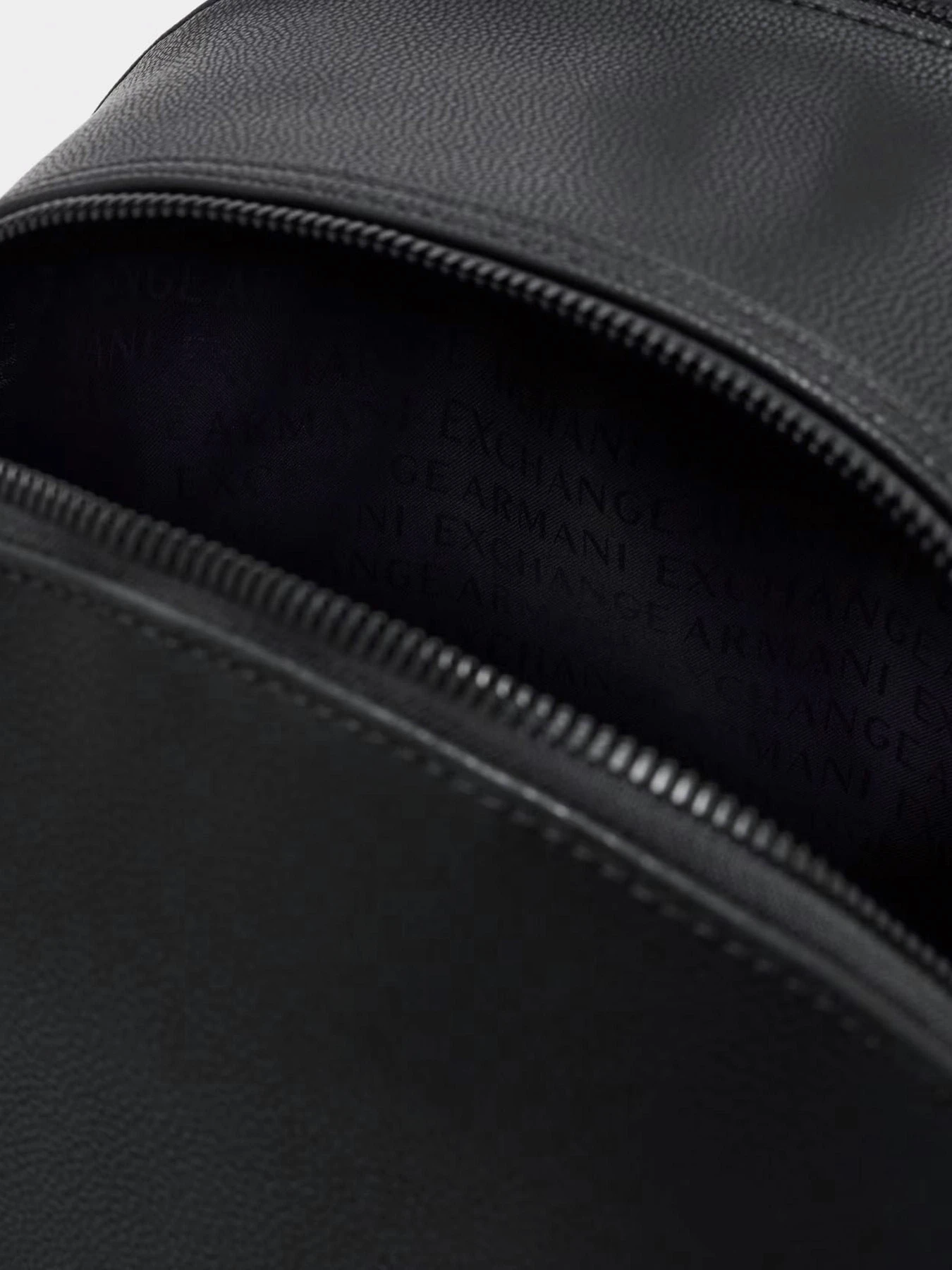 Рюкзаки Armani Exchange модель XM001596-AF17090-UC001 Рюкзаки Armani Exchange модель XM001596-AF17090-UC001 Фото