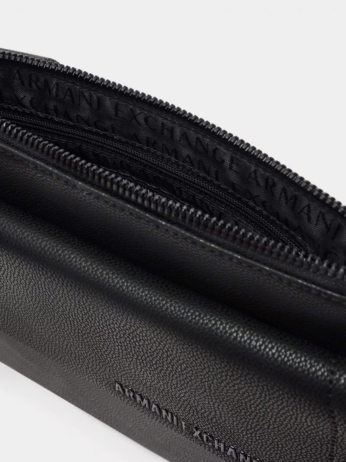 Сумки Armani Exchange модель XM001598-AF17090-UC001 Фото