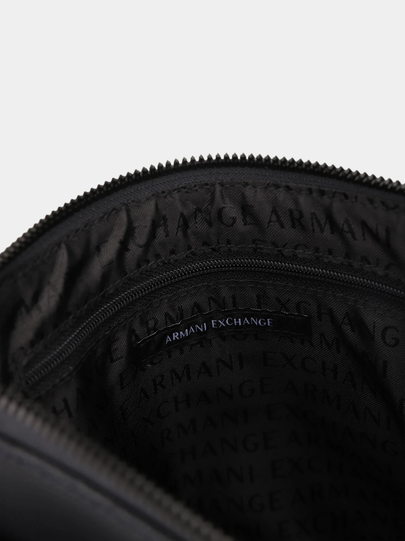 Сумки Armani Exchange модель XM001598-AF17090-UB101 Фото