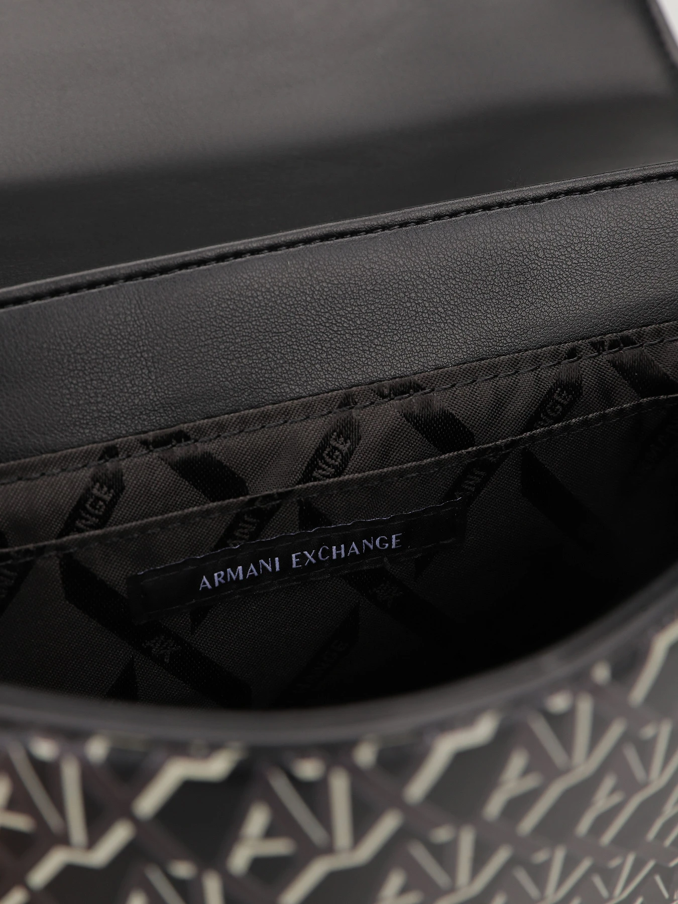 Сумки Armani Exchange модель XW001596-AF17145-MC043 Фото