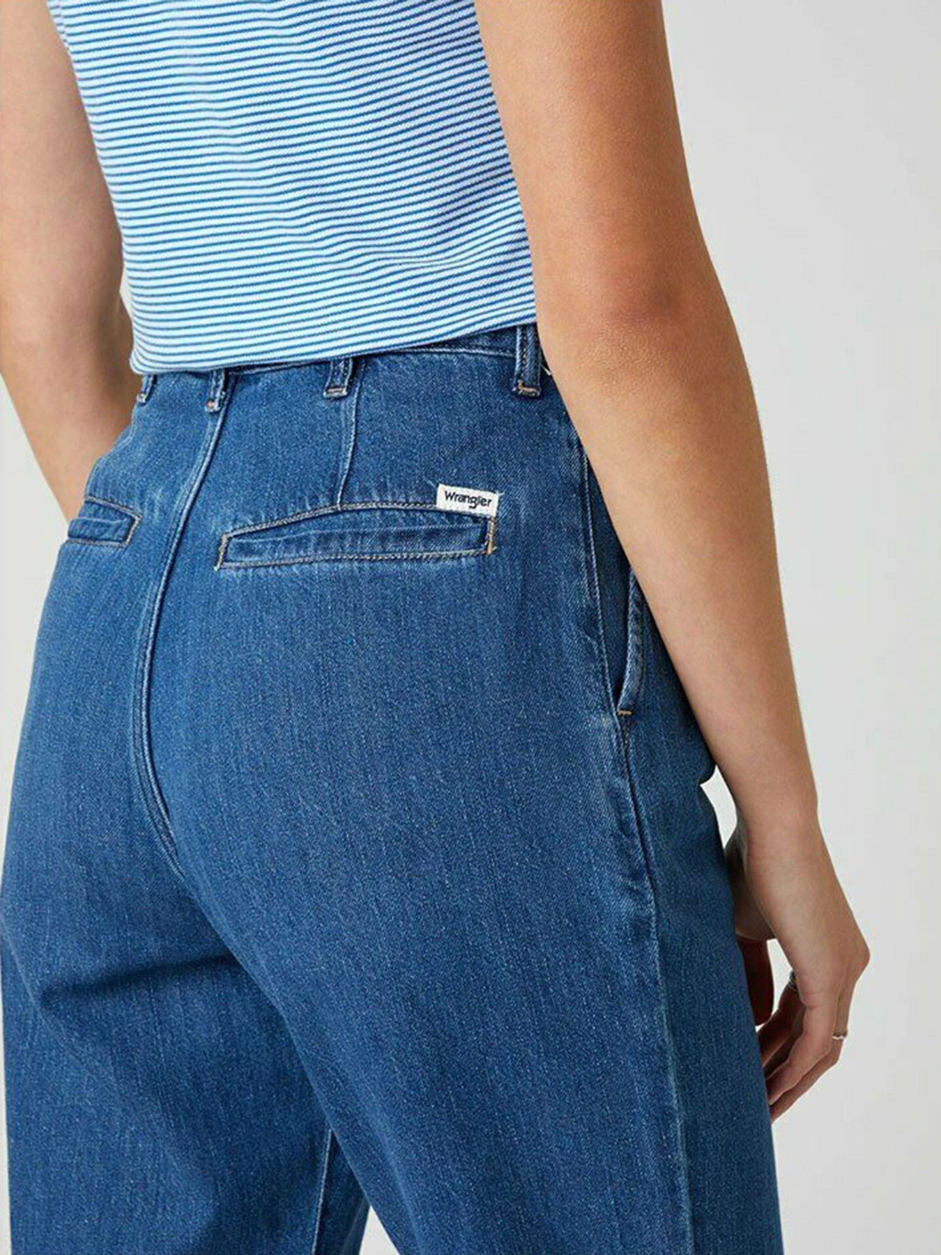 Джинсы Wrangler Mom Chino модель W22HZB26K_32 Джинсы Wrangler Mom Chino модель W22HZB26K_32 Фото