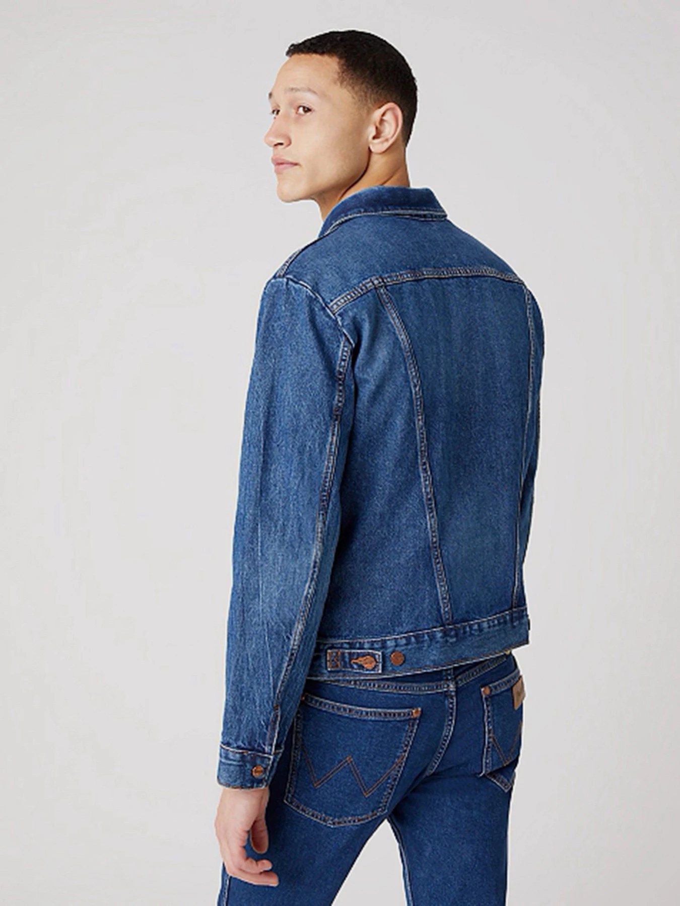 Куртки и дубленки Wrangler ICONS модель W4MJUG925 Фото