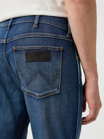 Джинси Wrangler Greensboro модель 112350838 Фото