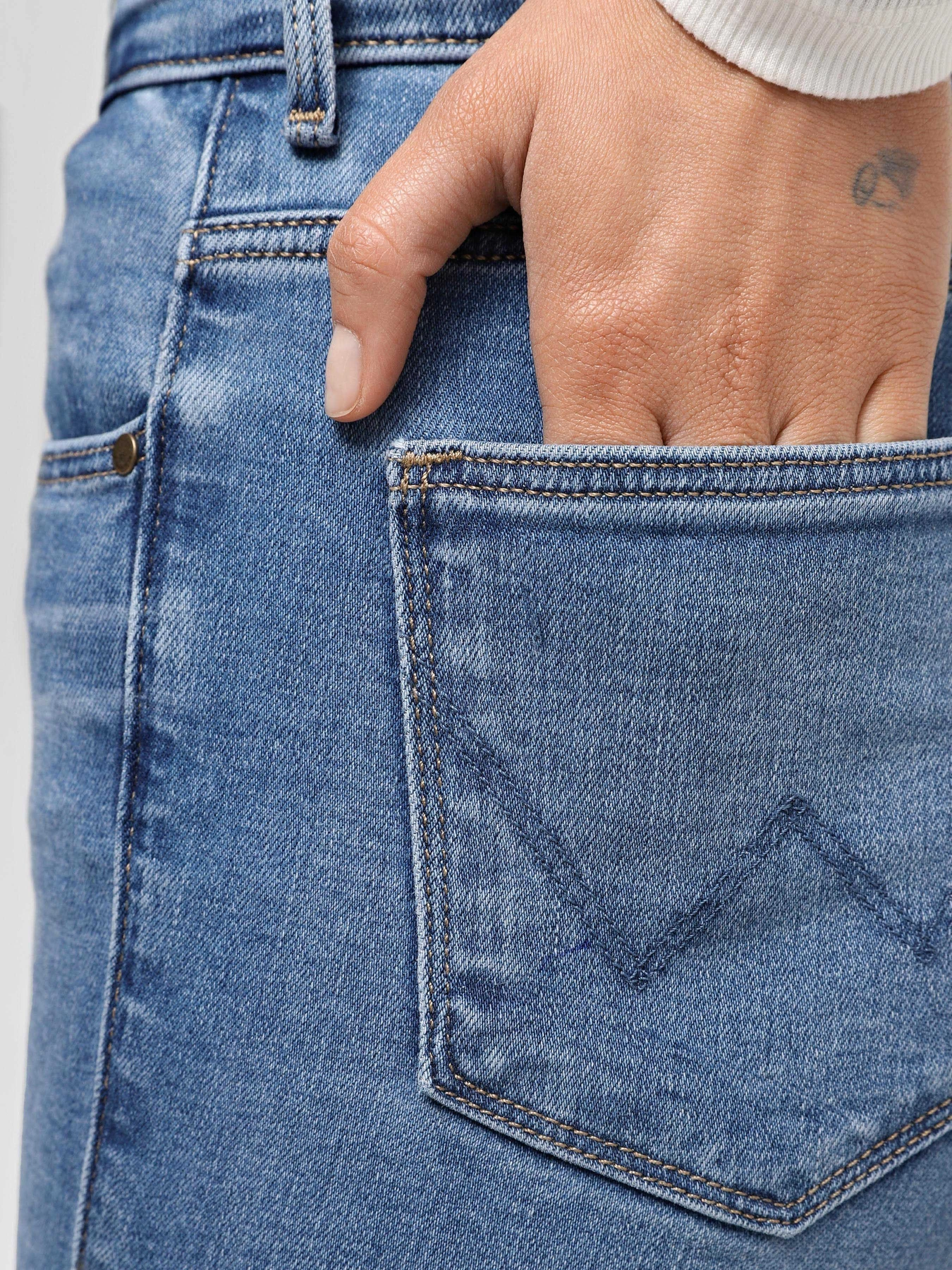 Джинси Wrangler Slim модель W26LCY37M Фото
