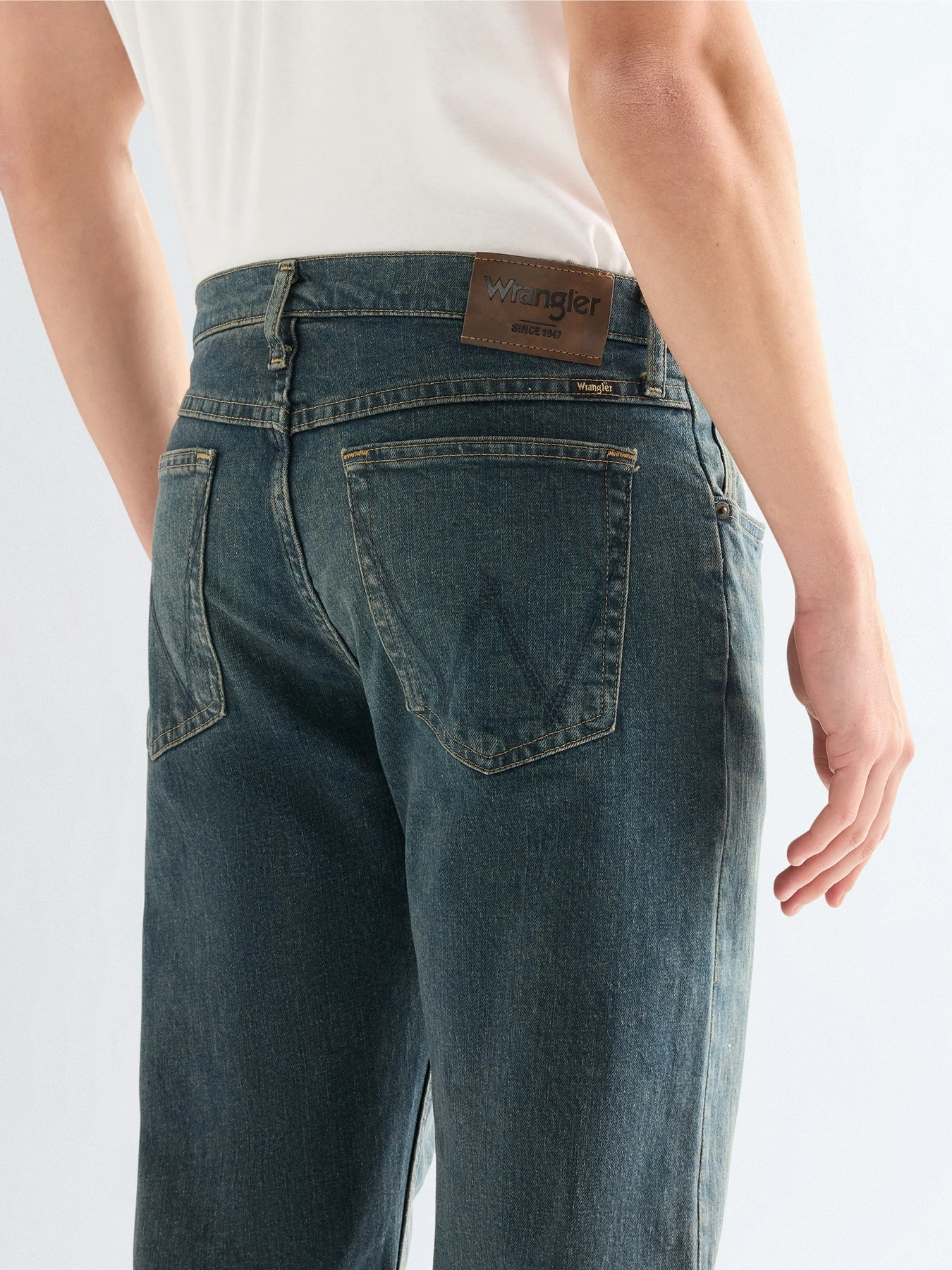 Джинсы Wrangler REGULAR FIT модель 112352955 Фото