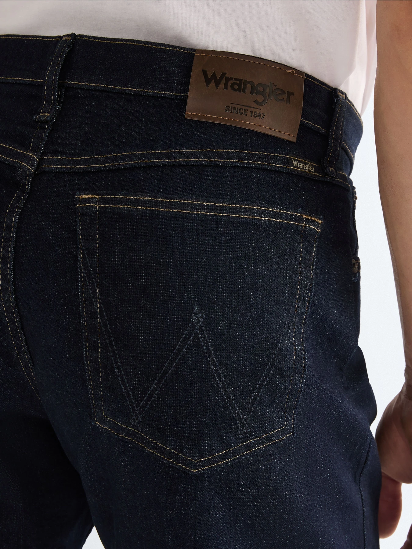 Джинсы Wrangler REGULAR FIT модель 112352894 Фото