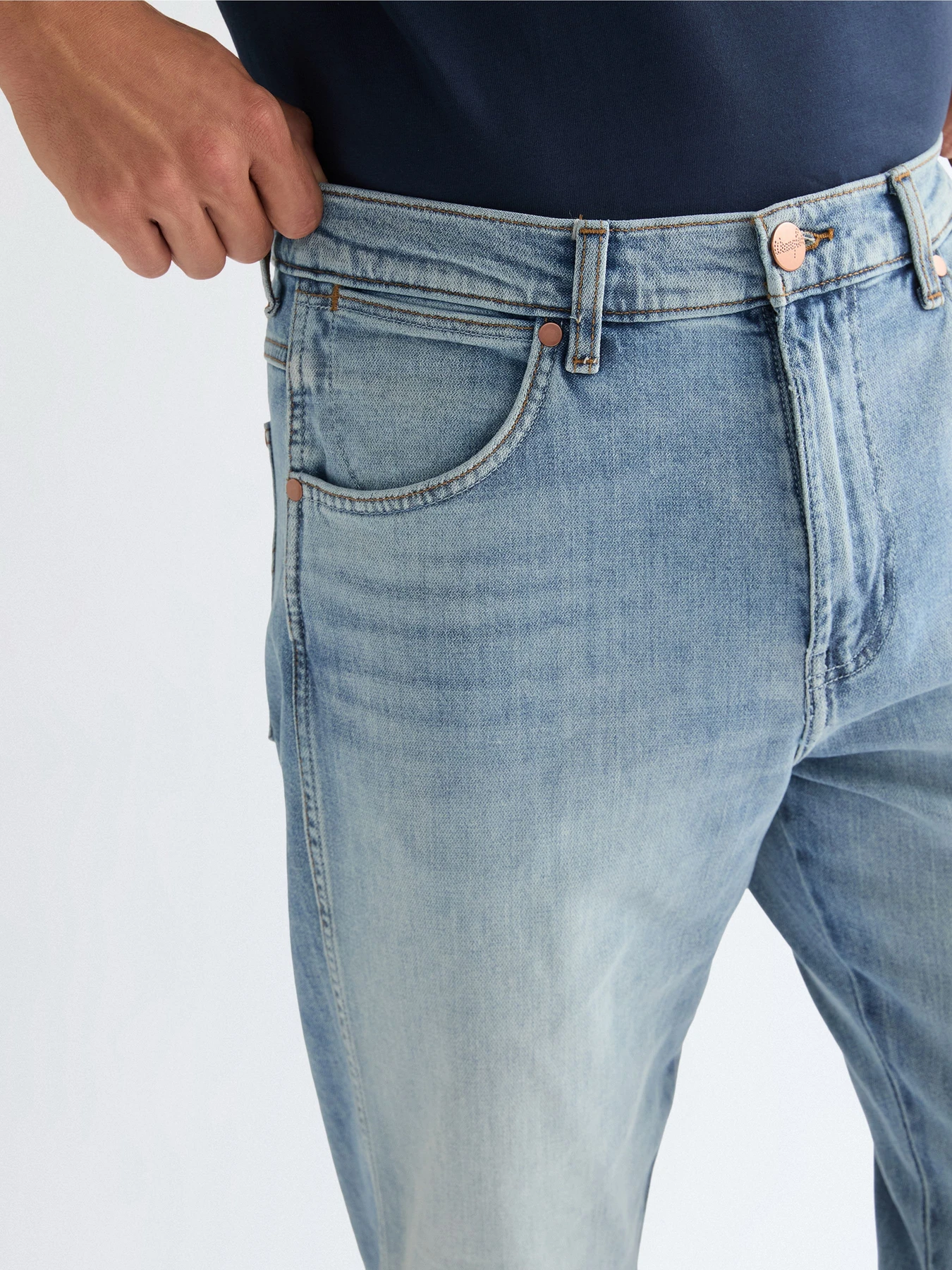 Джинси Wrangler FRONTIER модель 112377829 Фото
