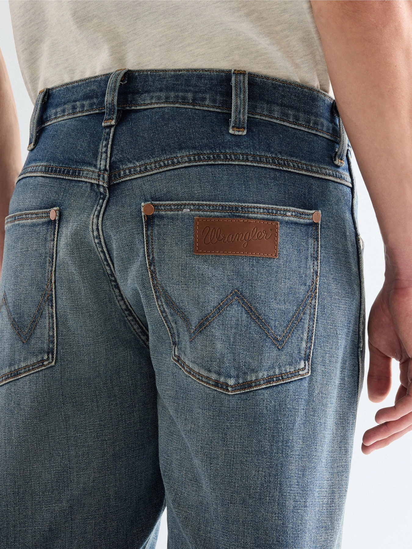 Джинси Wrangler FRONTIER модель 112377828 Фото