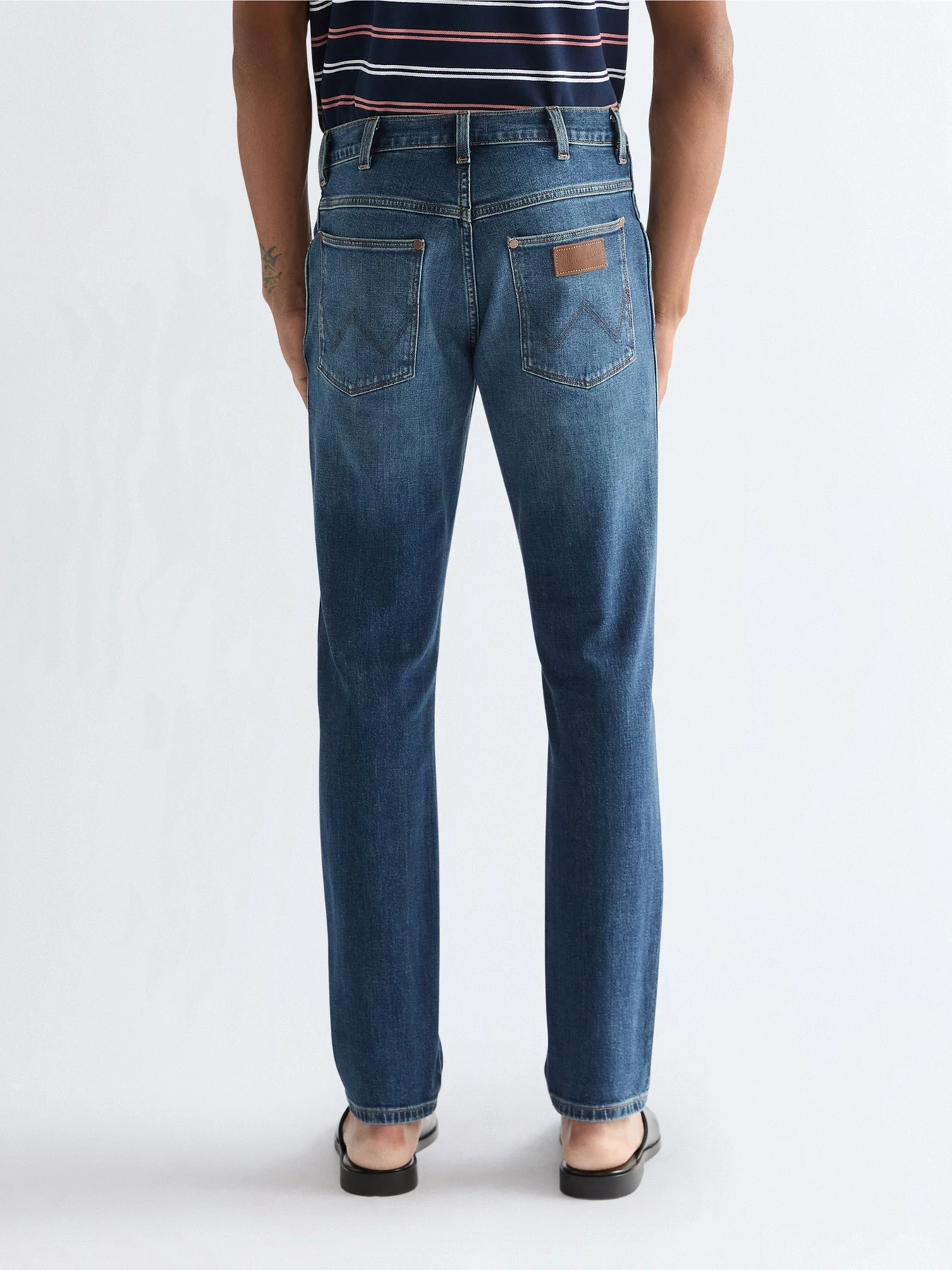 Джинсы Wrangler RIVER модель 112378694 Джинсы Wrangler RIVER модель 112378694 Фото