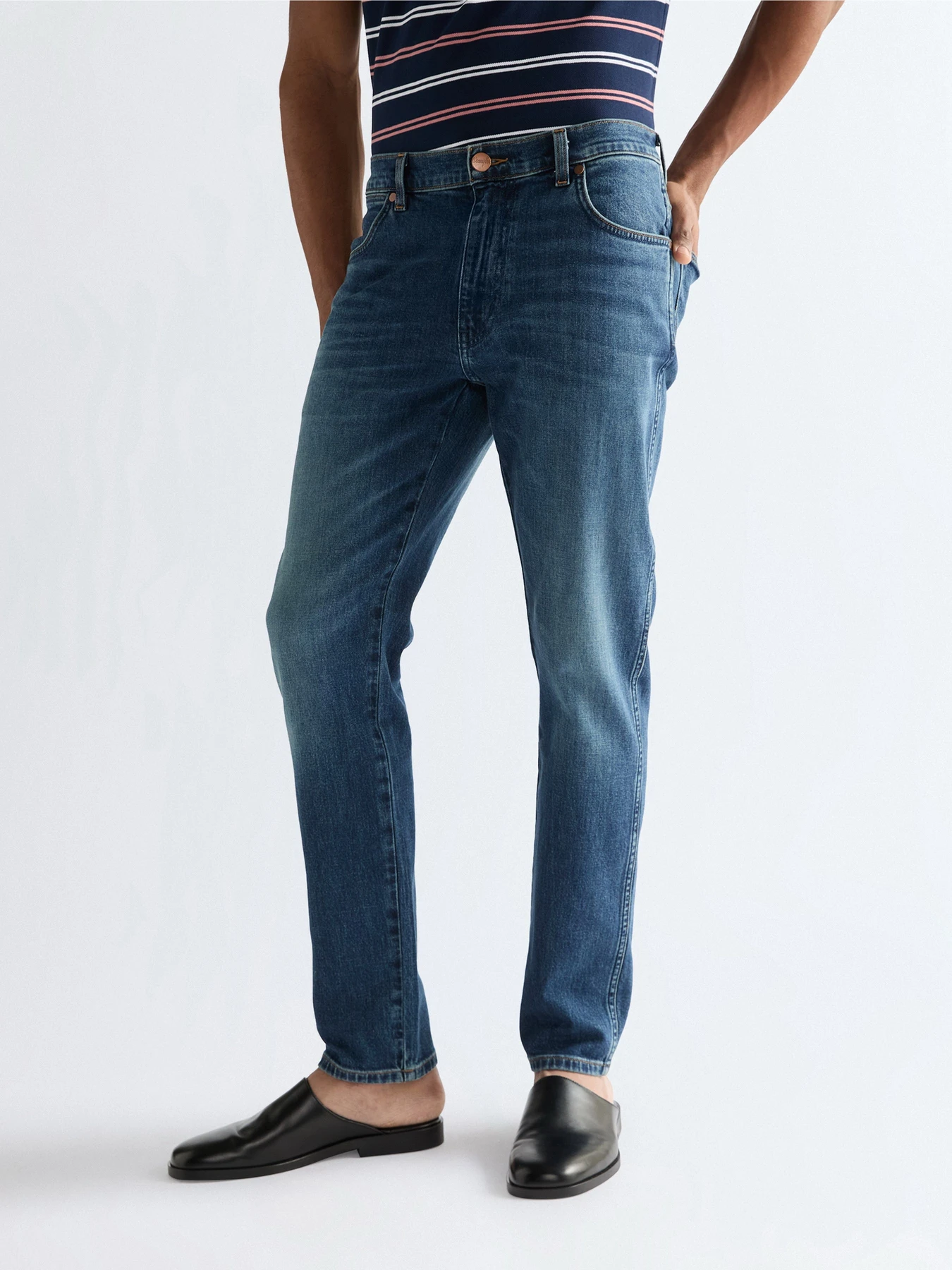 Джинсы Wrangler RIVER модель 112378694 Джинсы Wrangler RIVER модель 112378694 Фото