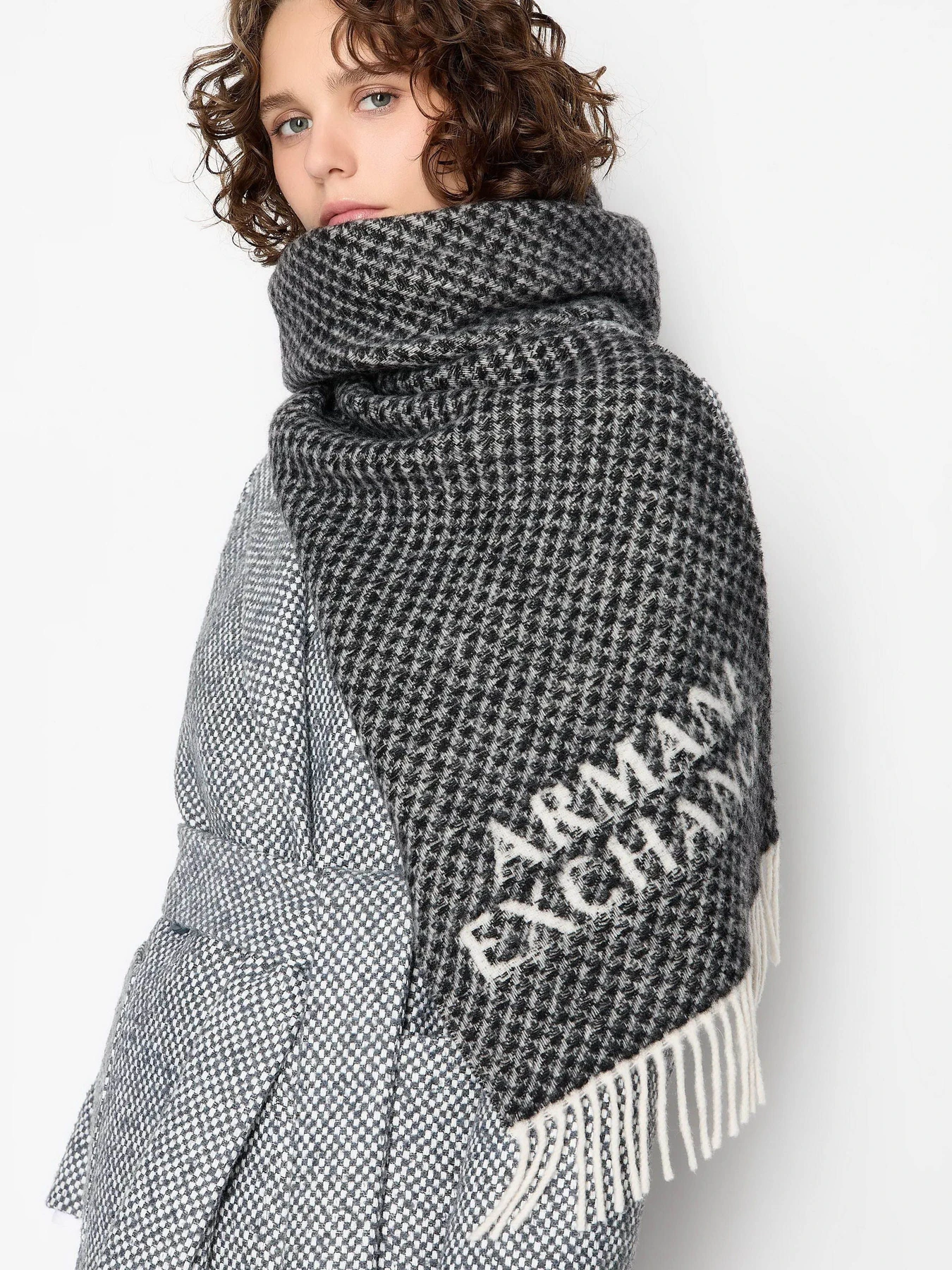 Шарфы и платки Armani Exchange модель 944302-3F152-30321 Фото