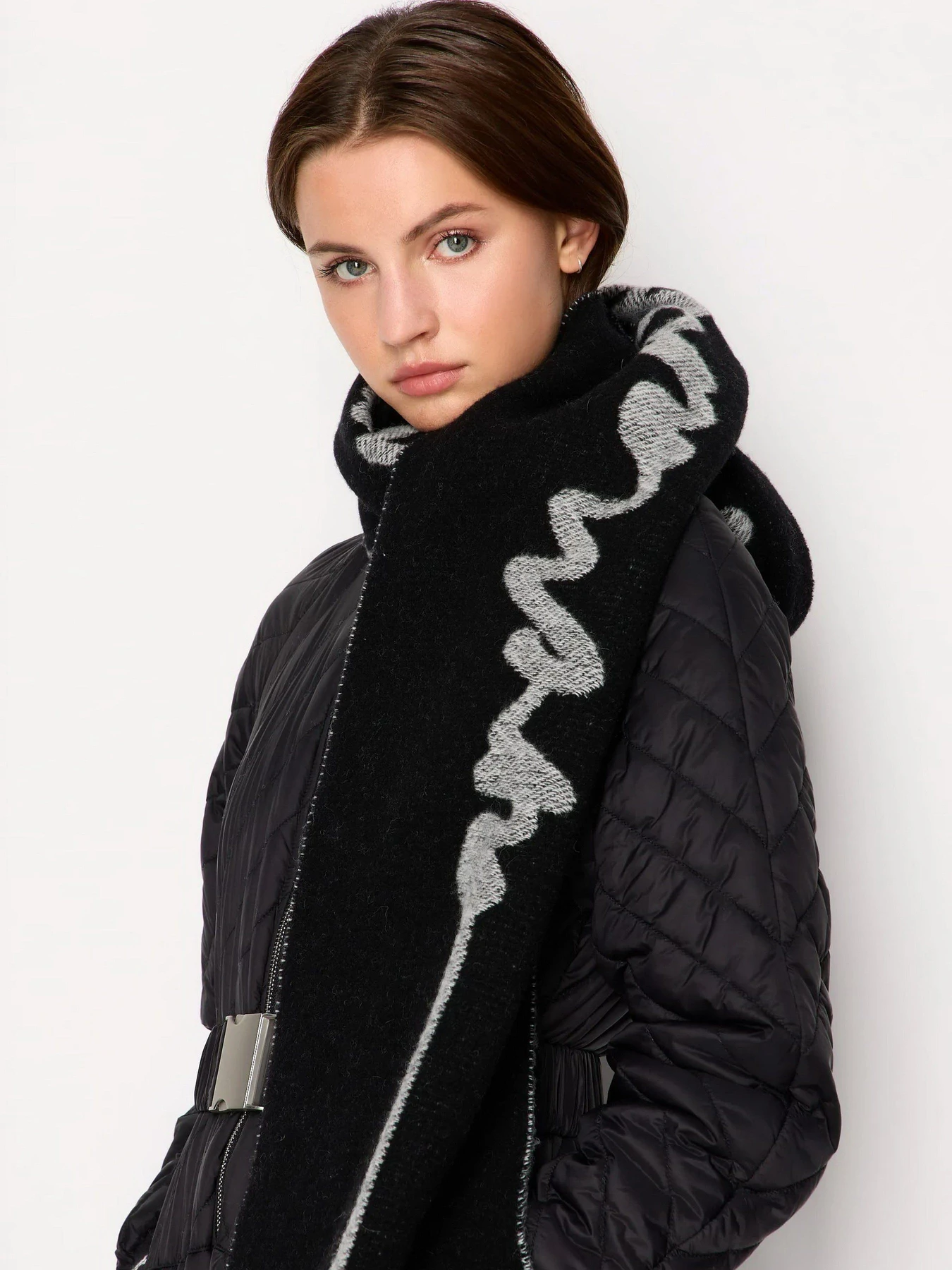 Шарфы и платки Armani Exchange модель 944303-3F153-30321 Шарфы и платки Armani Exchange модель 944303-3F153-30321 Фото
