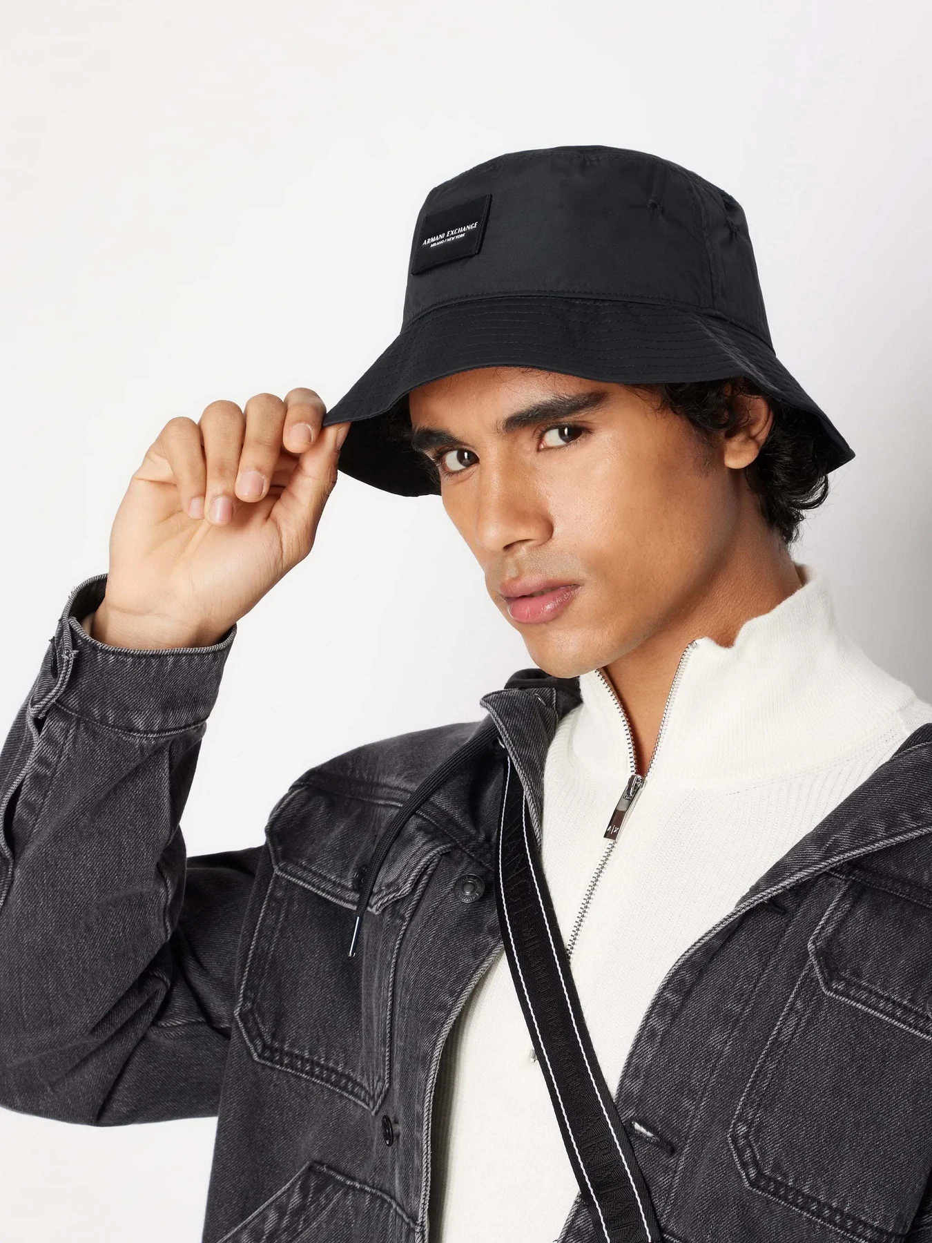 Шапки и кепки Armani Exchange модель 954705-3F118-00020 Шапки и кепки Armani Exchange модель 954705-3F118-00020 Фото