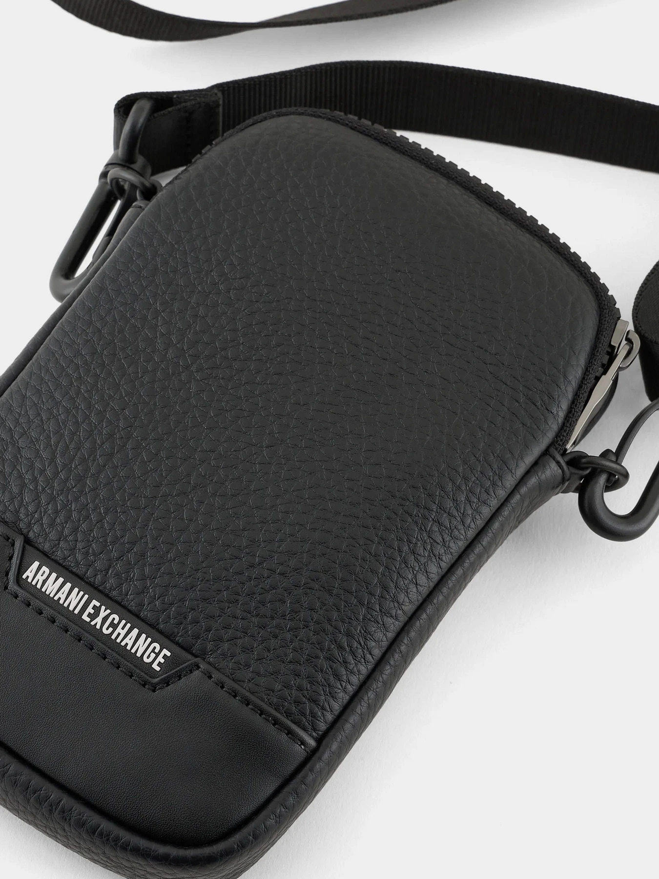 Аксессуары для смартфонов Armani Exchange модель 958547-4F863-00020 Аксессуары для смартфонов Armani Exchange модель 958547-4F863-00020 Фото