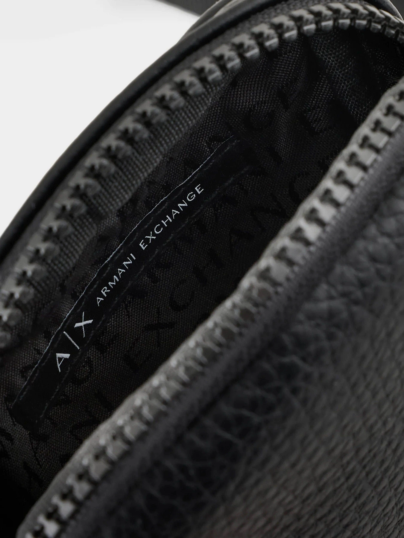Аксессуары для смартфонов Armani Exchange модель 958547-4F863-00020 Аксессуары для смартфонов Armani Exchange модель 958547-4F863-00020 Фото