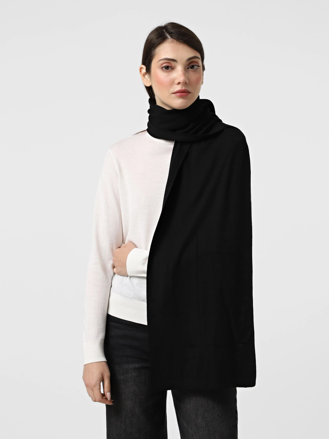 Шарфы и платки Armani Exchange модель XW001446-AF11896-UC001 Шарфы и платки Armani Exchange модель XW001446-AF11896-UC001 Фото