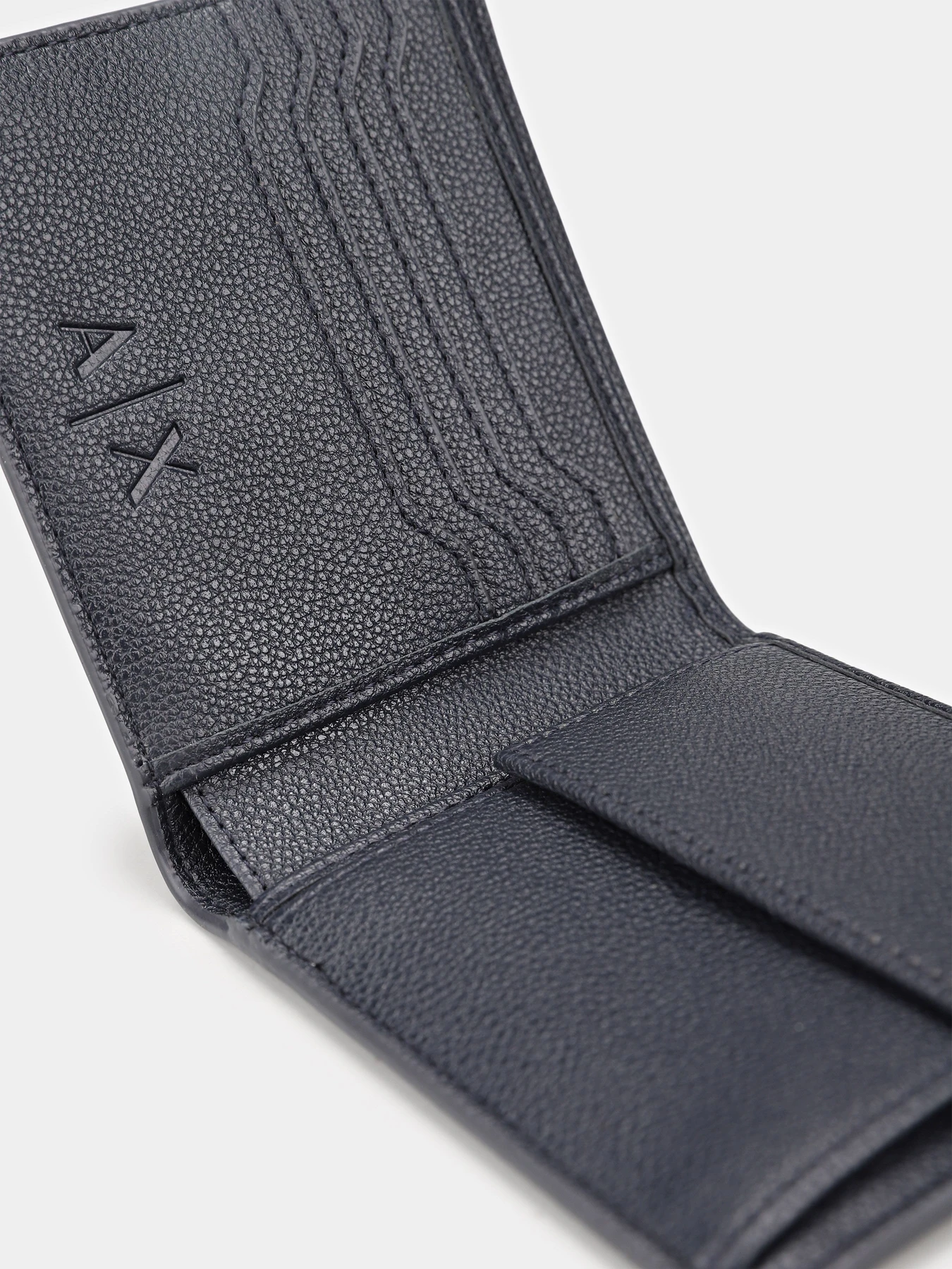 Гаманці Armani Exchange модель XM002591-AF22651-UB101 Гаманці Armani Exchange модель XM002591-AF22651-UB101 Фото