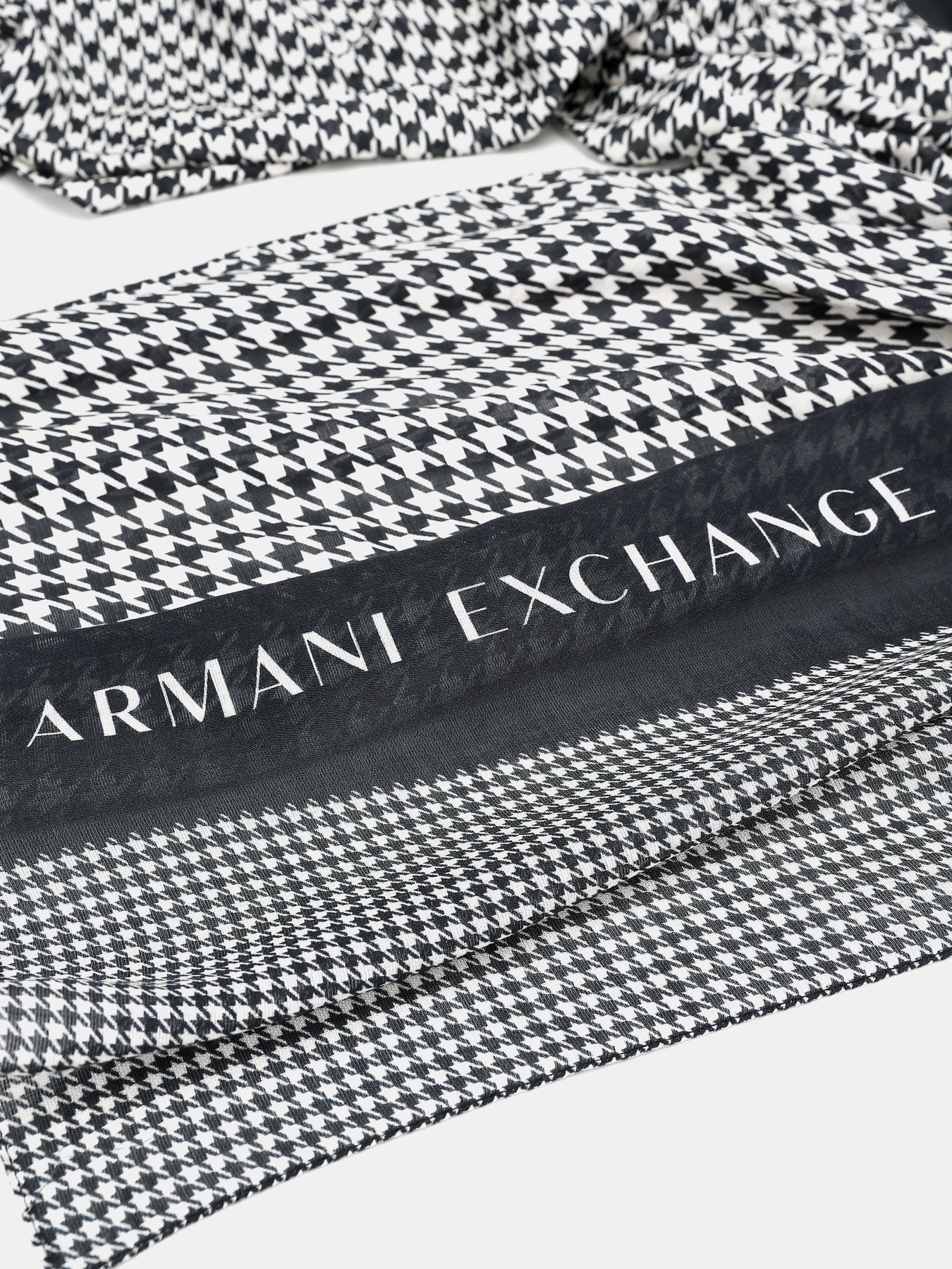 Шарфы и платки Armani Exchange модель 944118-1P118-00020 Фото