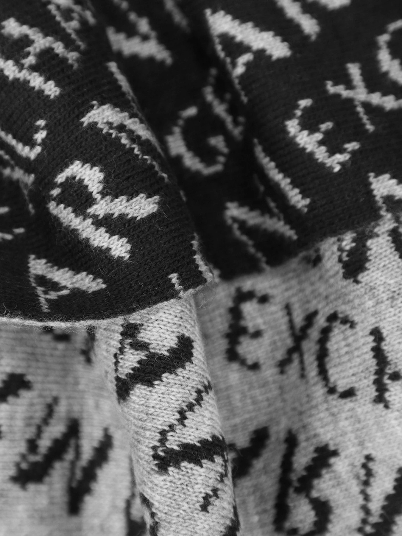Шарфы и платки Armani Exchange модель 954650-CC310-00035 Шарфы и платки Armani Exchange модель 954650-CC310-00035 Фото