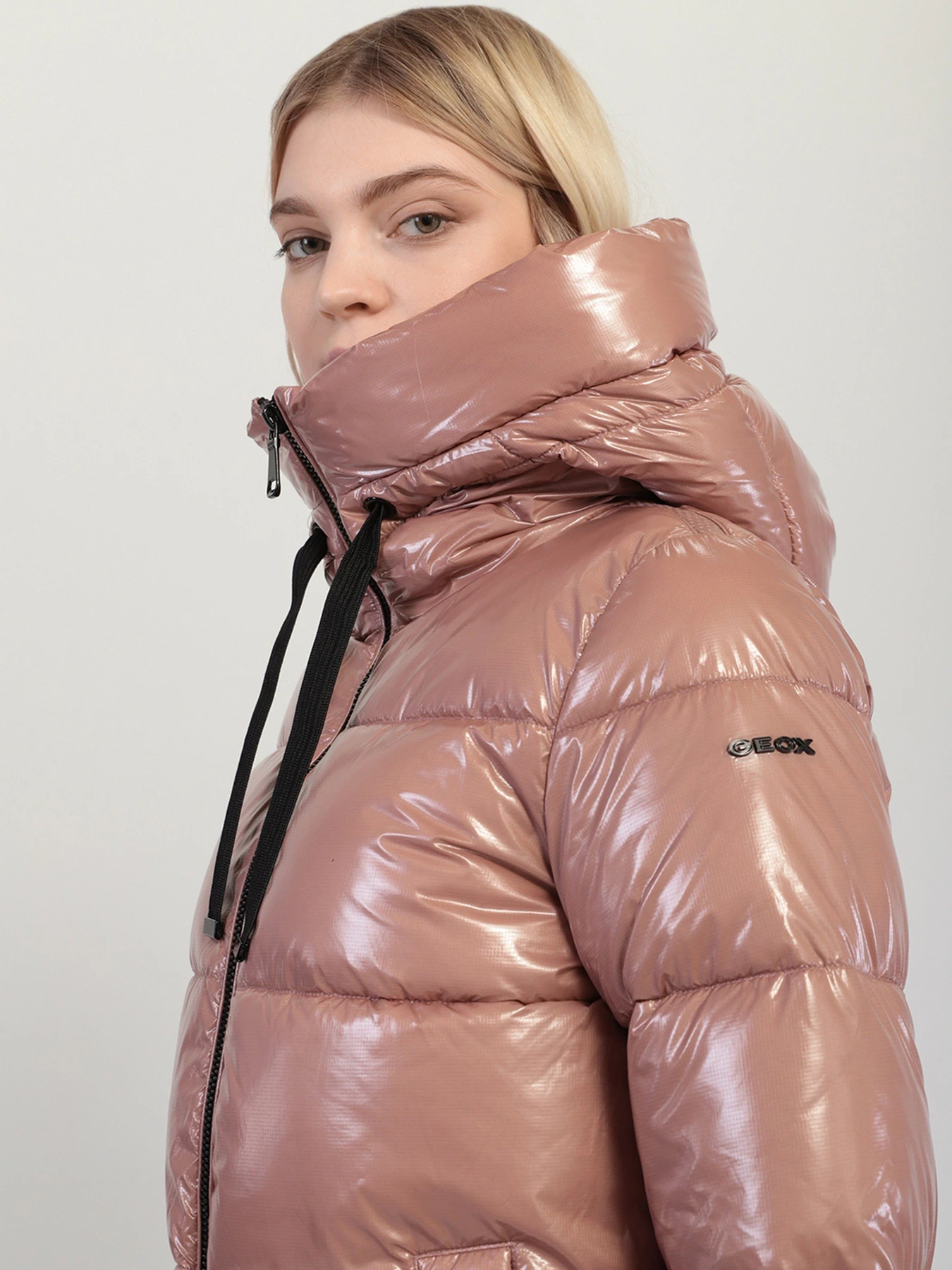Куртки и дубленки Geox Emalise модель W1428P-T2886-F8246 Куртки и дубленки Geox Emalise модель W1428P-T2886-F8246 Фото