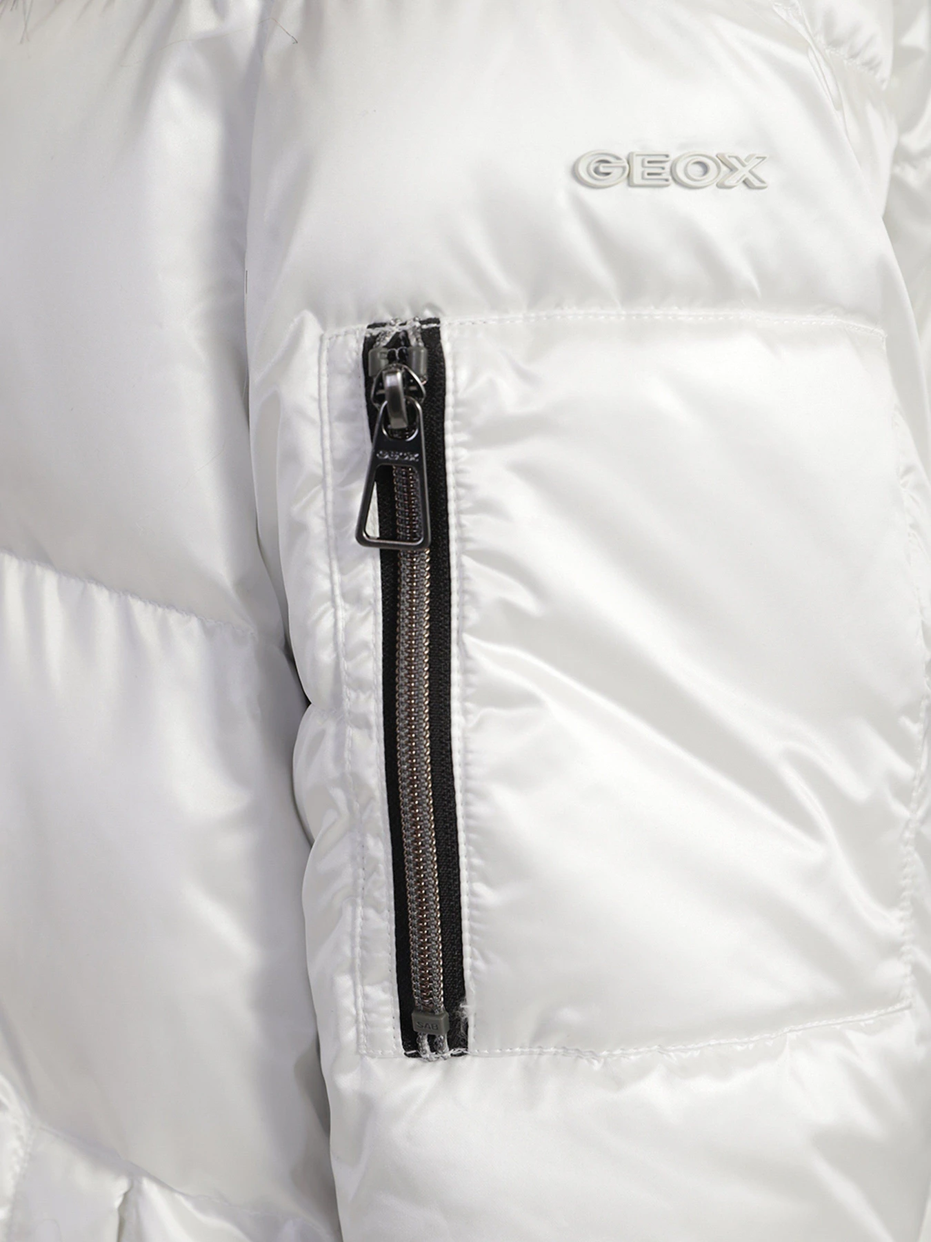Куртки и дубленки Geox Backsie модель W1428S-T2843-F1499 Куртки и дубленки Geox Backsie модель W1428S-T2843-F1499 Фото
