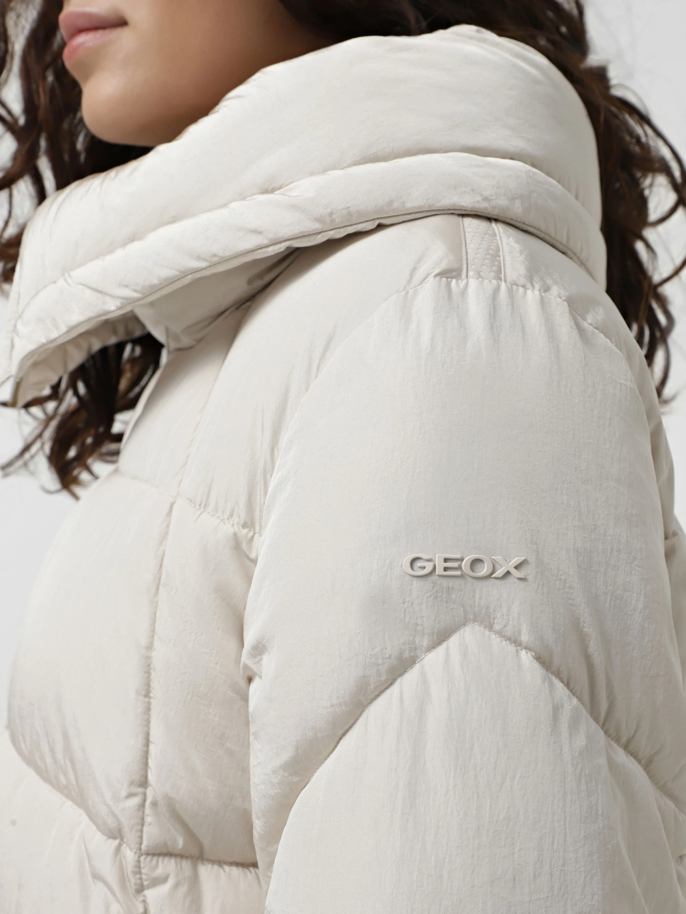 Куртки и дубленки Geox Damiana модель W4628G-T3133-F1723 Куртки и дубленки Geox Damiana модель W4628G-T3133-F1723 Фото