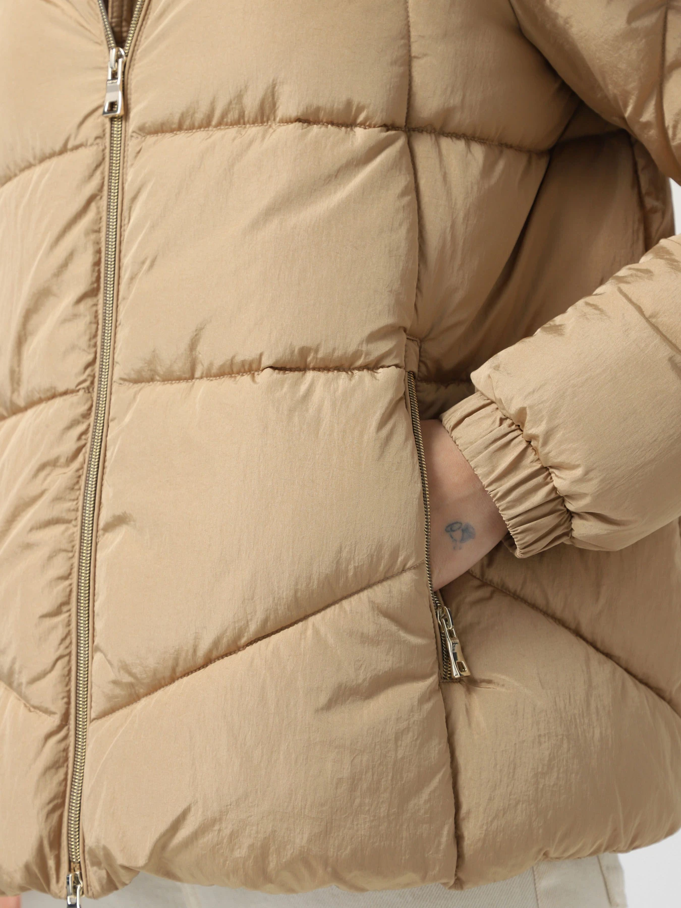 Куртки та дублянки Geox Damiana модель W4628G-T3133-F5233 Куртки та дублянки Geox Damiana модель W4628G-T3133-F5233 Фото