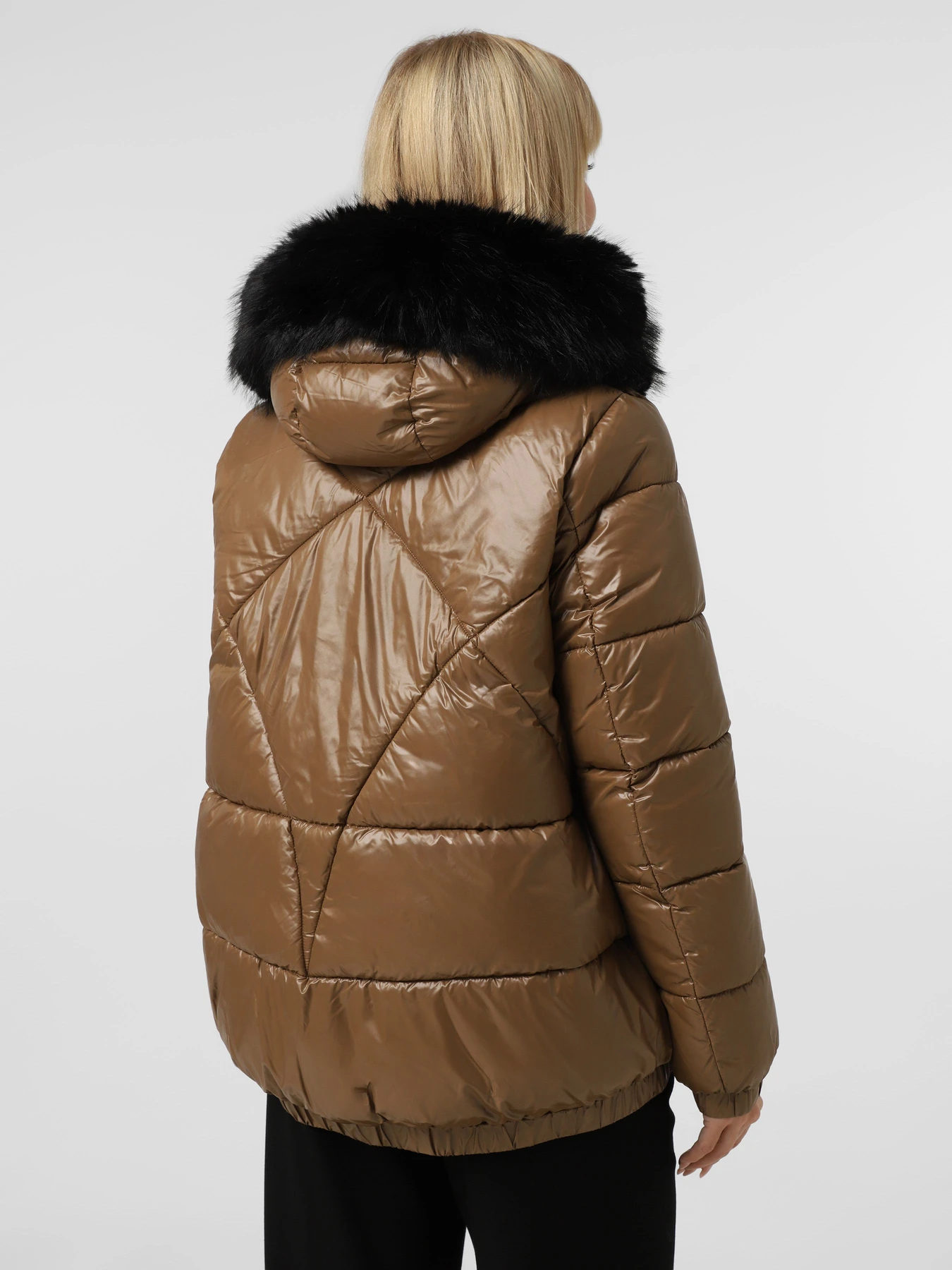 Куртки и дубленки Geox модель W5628S-T3121-F5212 Куртки и дубленки Geox модель W5628S-T3121-F5212 Фото