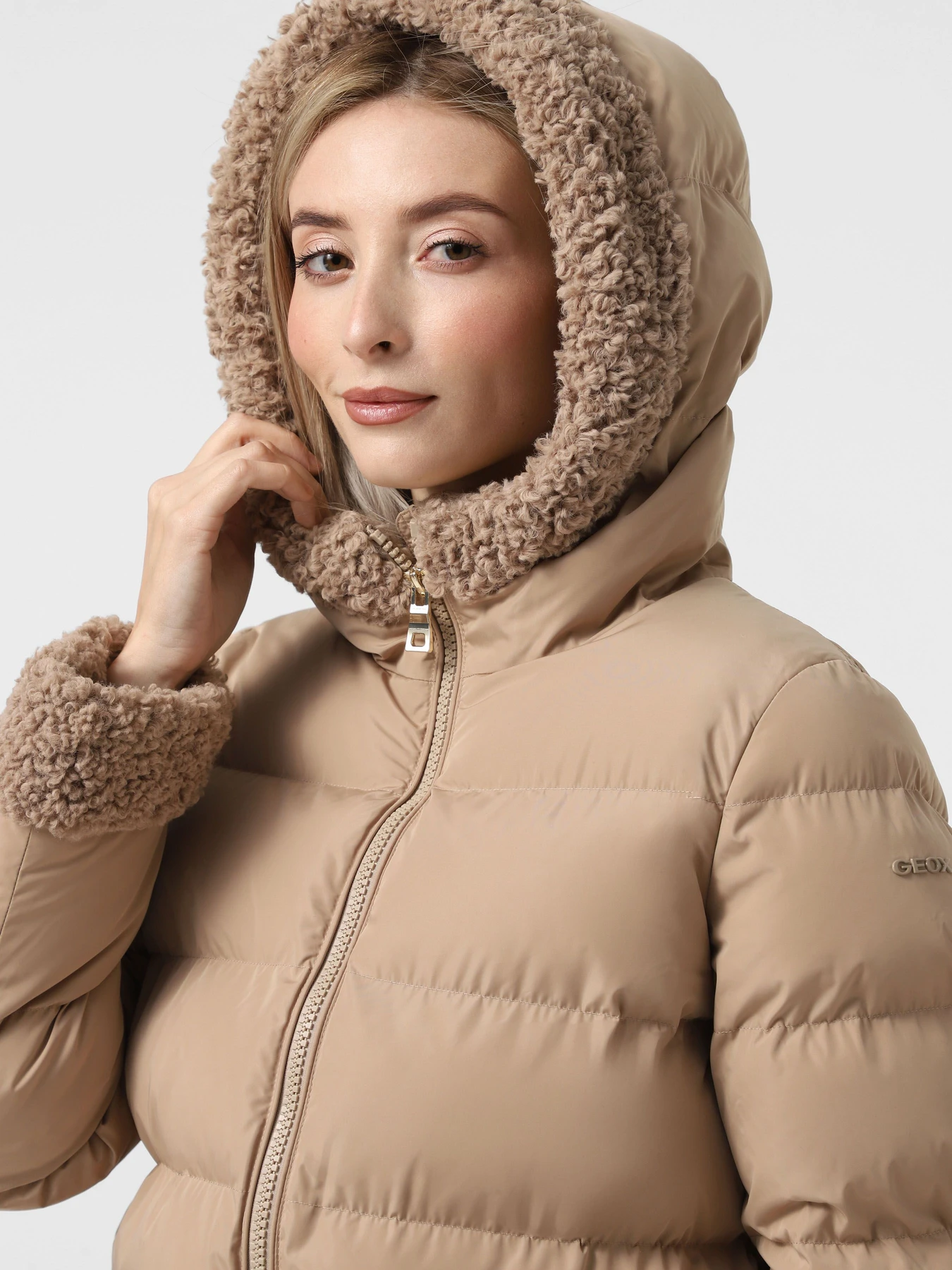Куртки и дубленки Geox модель W5628D-T3266-F5228 Куртки и дубленки Geox модель W5628D-T3266-F5228 Фото