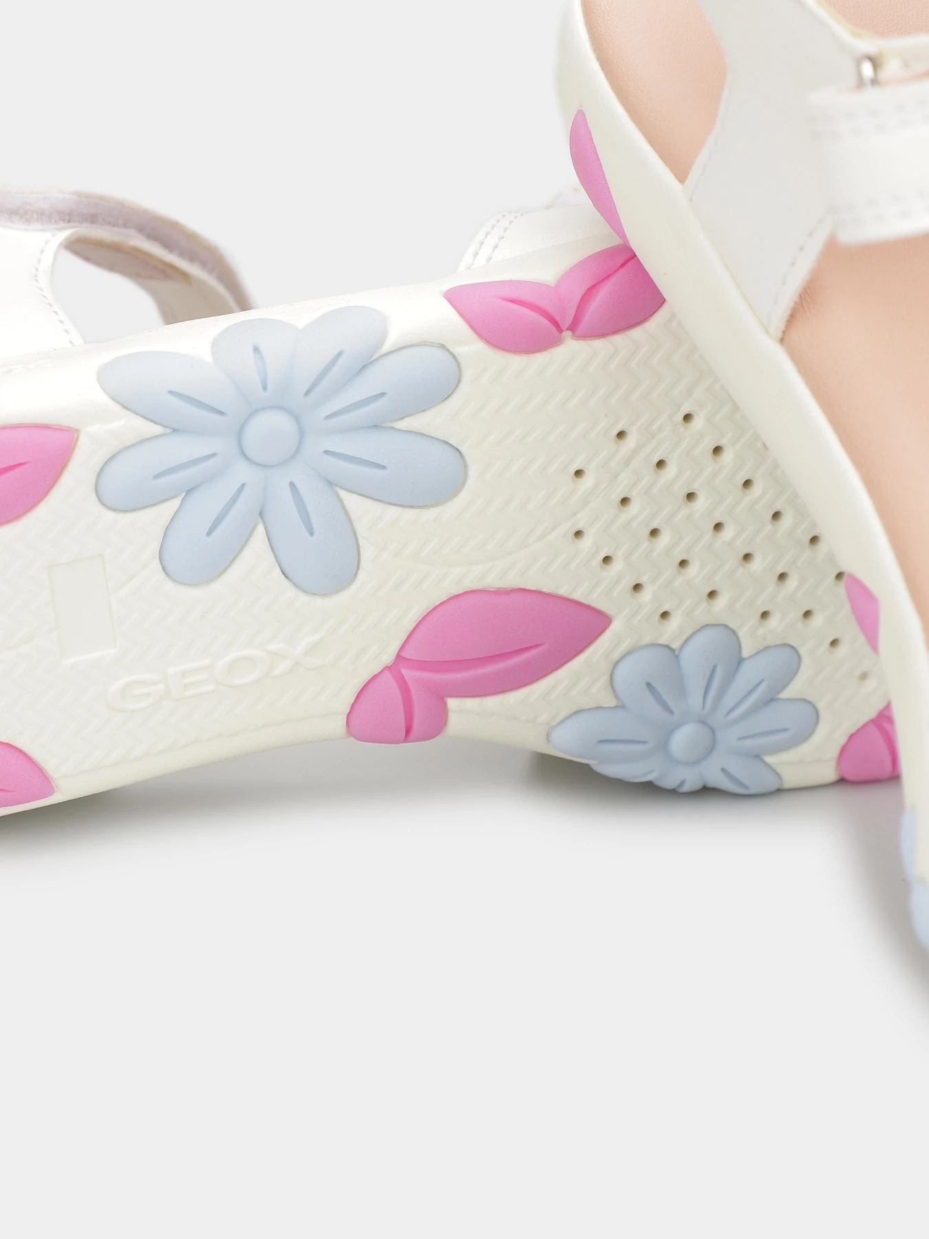 Сандалии Geox J Sandal Haiti Girl модель J458ZA-000BC-C1364 Сандалии Geox J Sandal Haiti Girl модель J458ZA-000BC-C1364 Фото
