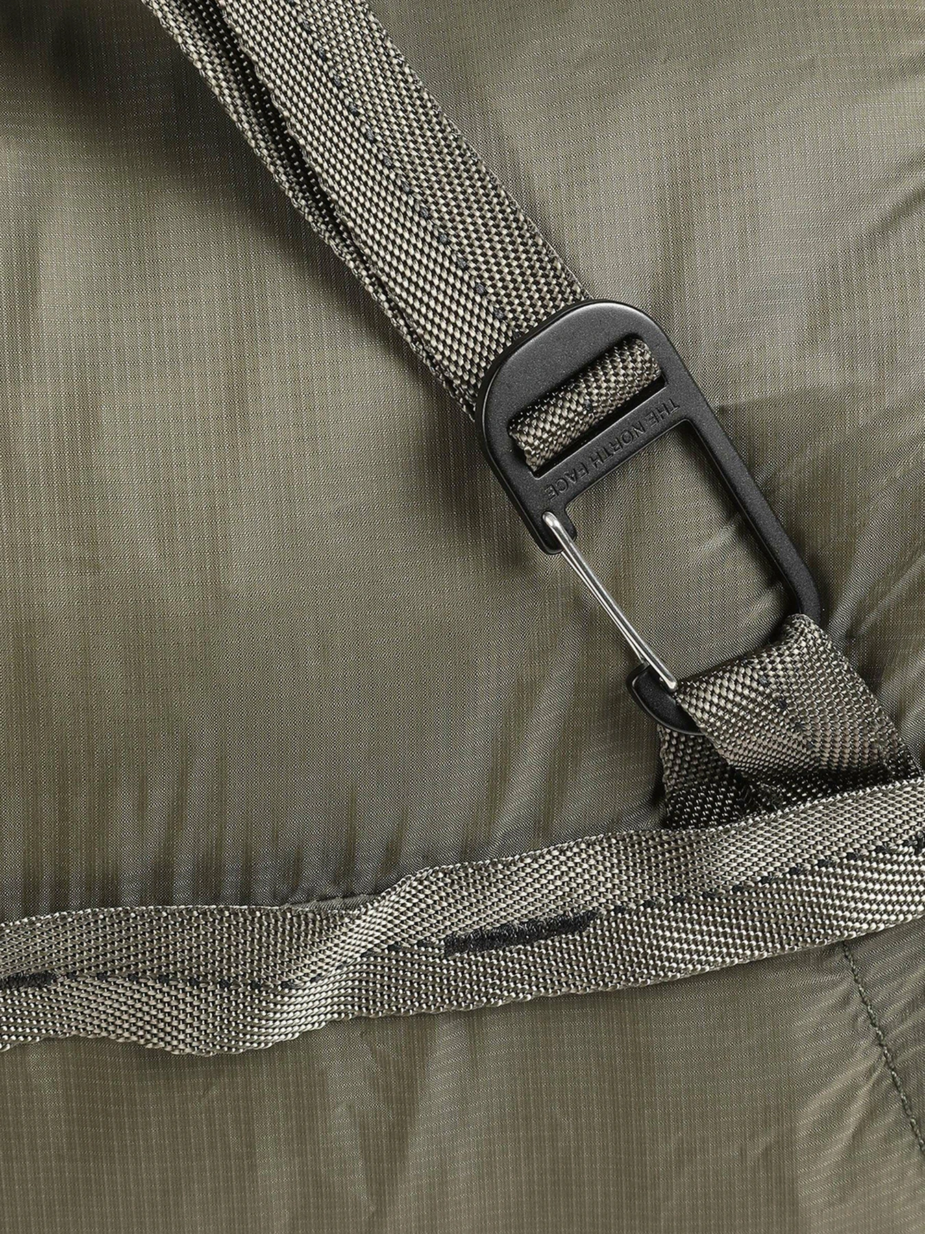 Дорожные сумки и чемоданы The North Face Flyweight Duffel модель NF0A52TL21L1 Дорожные сумки и чемоданы The North Face Flyweight Duffel модель NF0A52TL21L1 Фото