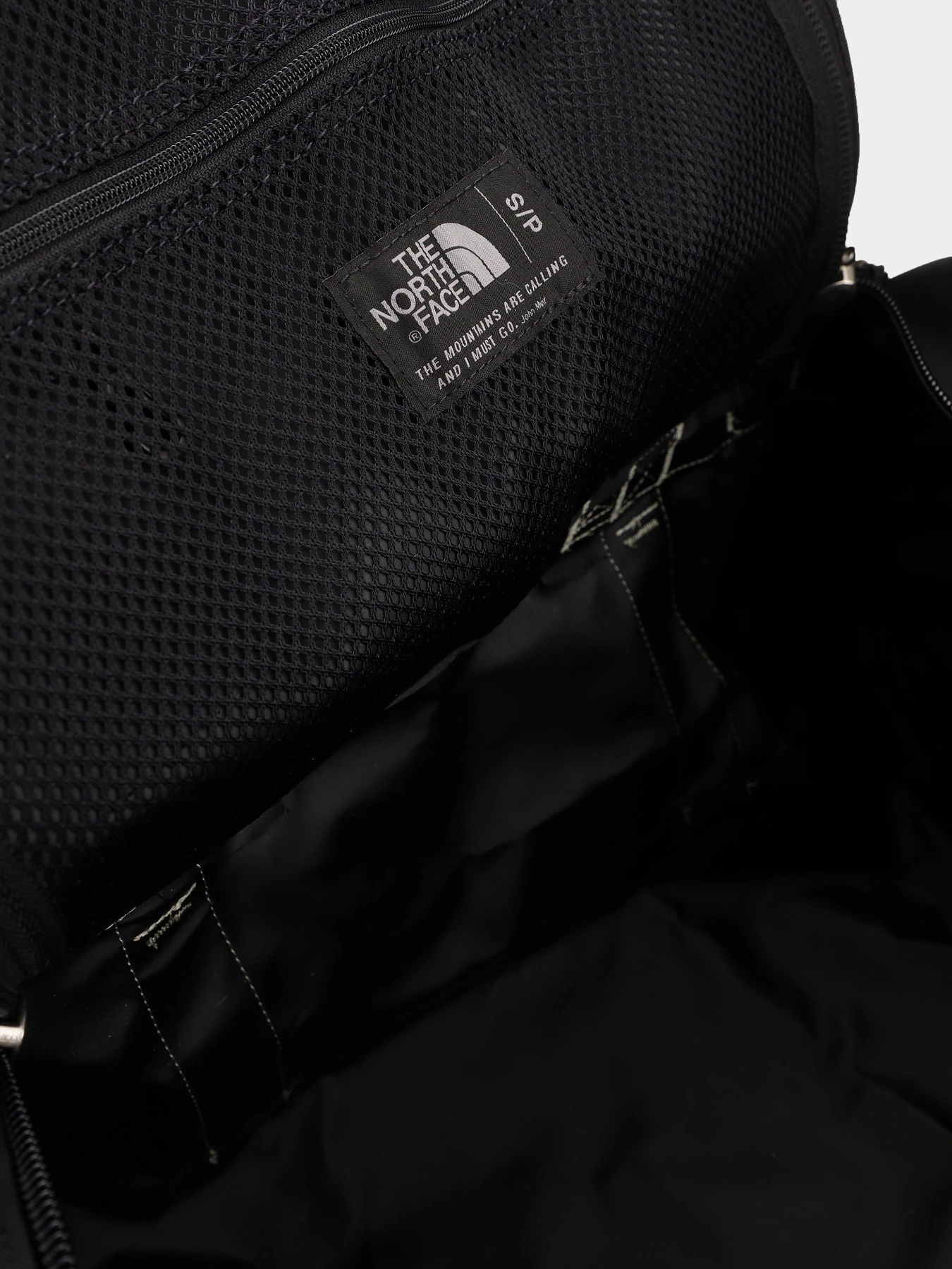 Дорожные сумки и чемоданы The North Face GILMAN DUFFEL модель NF0A4VPZ4M11 Дорожные сумки и чемоданы The North Face GILMAN DUFFEL модель NF0A4VPZ4M11 Фото