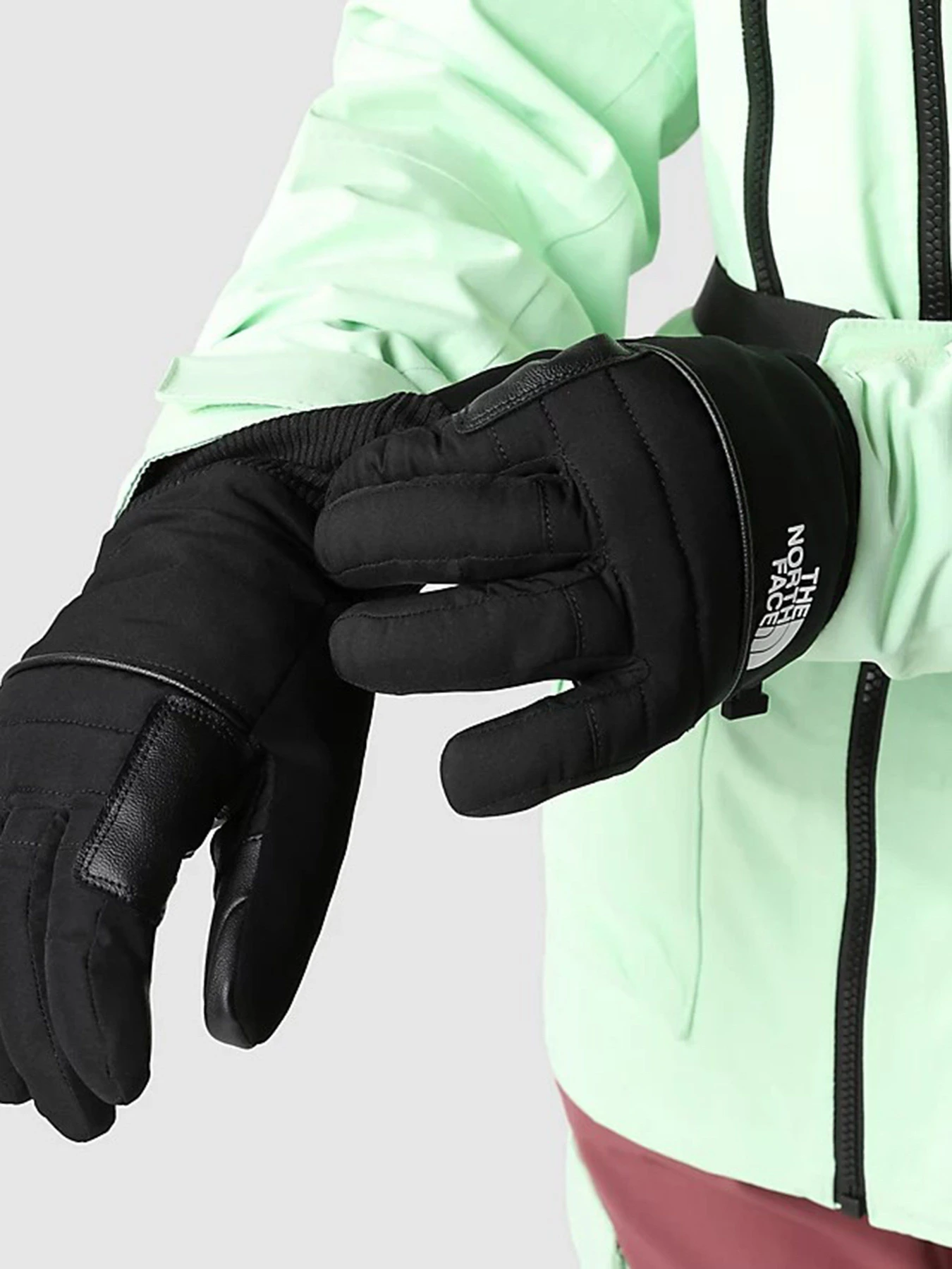 Перчатки и варежки The North Face Montana Utility Etip™ модель NF0A7RGZJK31 Перчатки и варежки The North Face Montana Utility Etip™ модель NF0A7RGZJK31 Фото