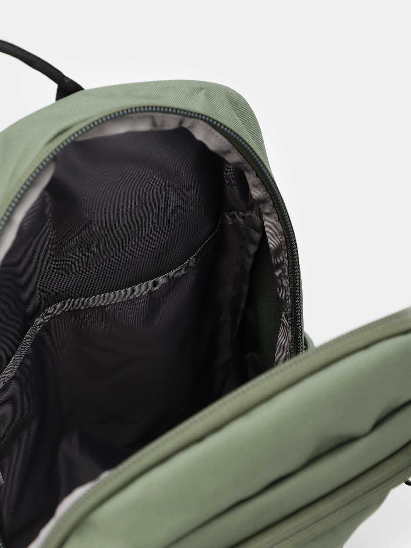 Рюкзаки The North Face Rodey модель NF0A3KVCNYC1 Рюкзаки The North Face Rodey модель NF0A3KVCNYC1 Фото