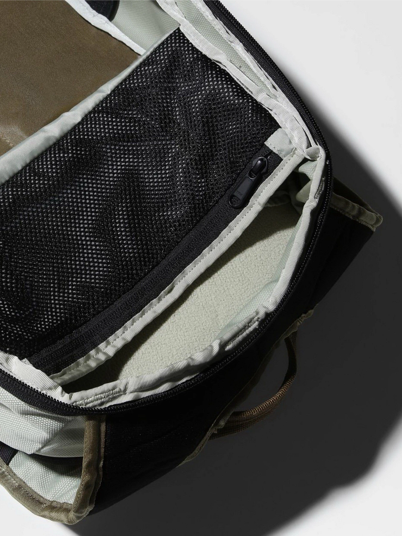 Рюкзаки The North Face SLACKPACK 2.0 модель NF0A3S9948Q1 Рюкзаки The North Face SLACKPACK 2.0 модель NF0A3S9948Q1 Фото