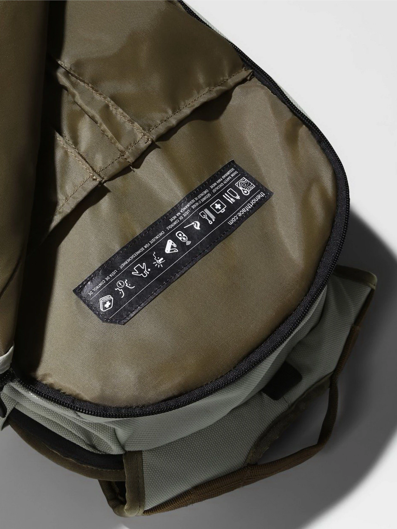 Рюкзаки The North Face SLACKPACK 2.0 модель NF0A3S9948Q1 Рюкзаки The North Face SLACKPACK 2.0 модель NF0A3S9948Q1 Фото