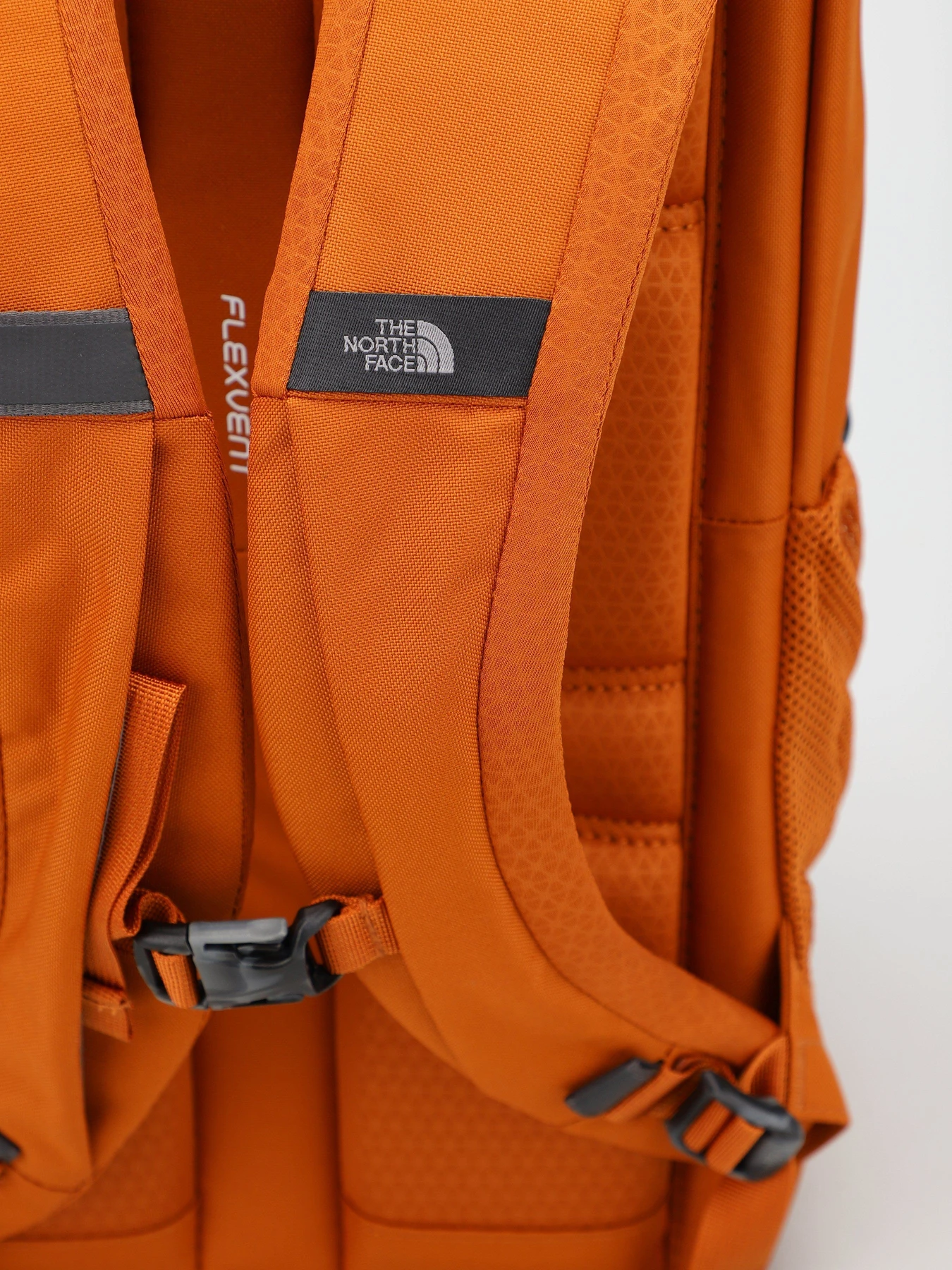Рюкзаки The North Face JESTER модель NF0A3VXF8141 Рюкзаки The North Face JESTER модель NF0A3VXF8141 Фото