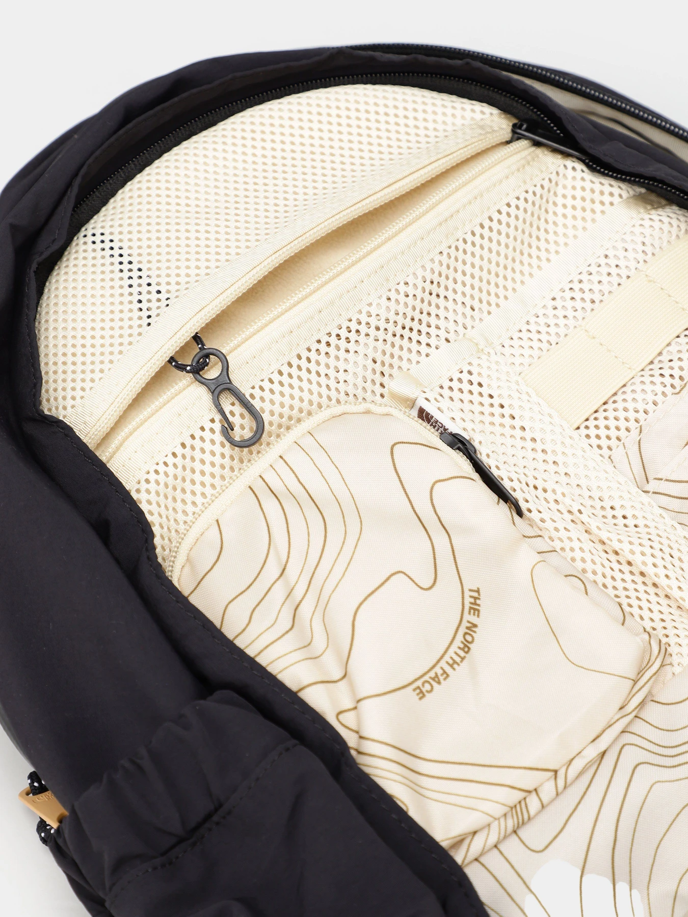 Рюкзаки The North Face Mountain Daypack модель NF0A52UB4E51 Рюкзаки The North Face Mountain Daypack модель NF0A52UB4E51 Фото